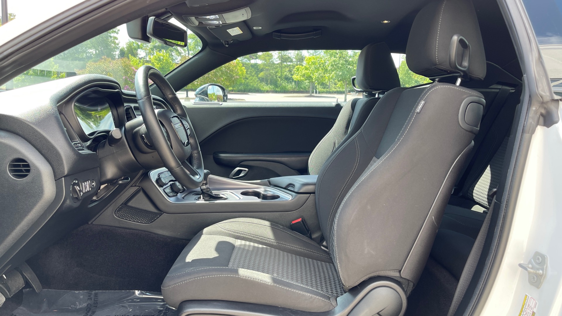 Used 2018 Dodge CHALLENGER SXT COUPE / BLACKTOP PKG / 3.6L V6 / 8-SPD AUTO / REARVIEW for sale Sold at Formula Imports in Charlotte NC 28227 30