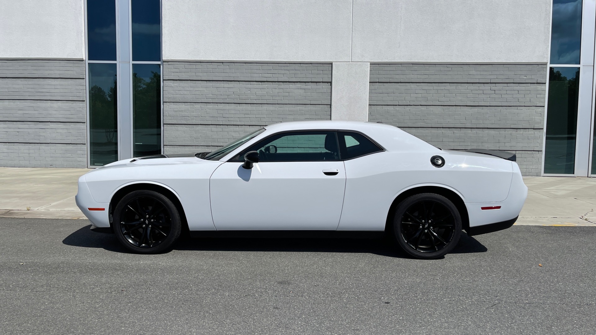 Used 2018 Dodge CHALLENGER SXT BLACKTOP COUPE / 3.6L V6 / 8-SPD AUTO / REARVIEW for sale Sold at Formula Imports in Charlotte NC 28227 4