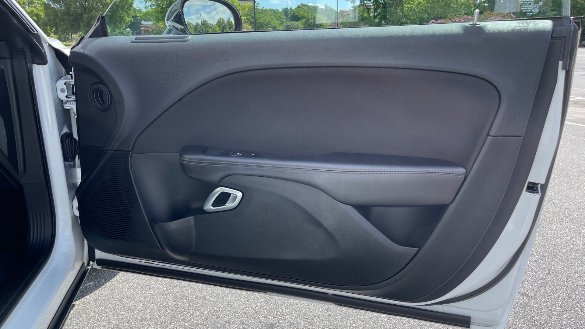 Used 2018 Dodge CHALLENGER SXT COUPE / BLACKTOP PKG / 3.6L V6 / 8-SPD AUTO / REARVIEW for sale Sold at Formula Imports in Charlotte NC 28227 51