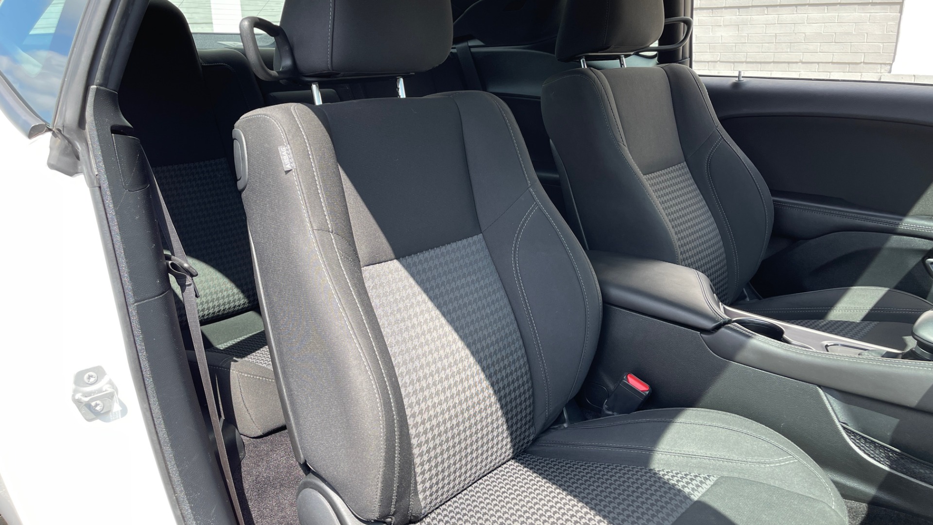 Used 2018 Dodge CHALLENGER SXT COUPE / BLACKTOP PKG / 3.6L V6 / 8-SPD AUTO / REARVIEW for sale Sold at Formula Imports in Charlotte NC 28227 54