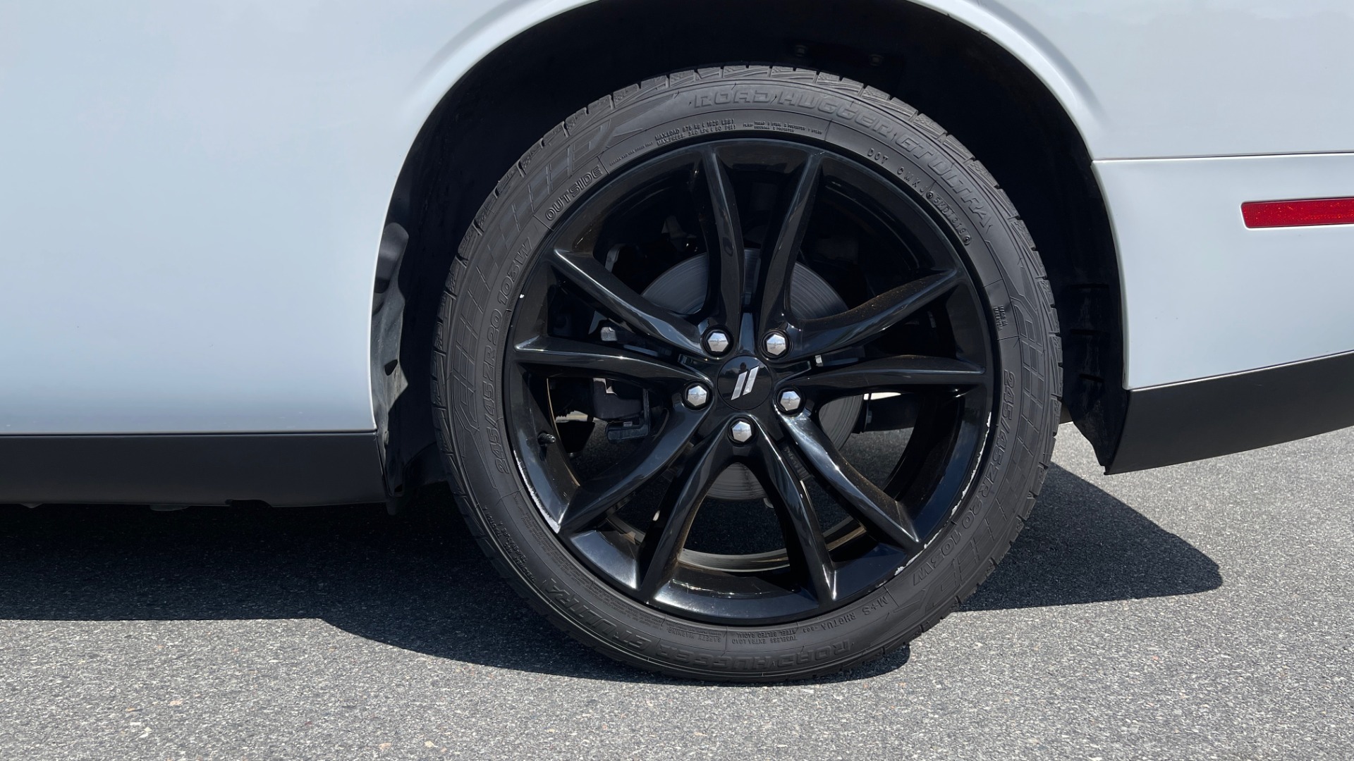 Used 2018 Dodge CHALLENGER SXT COUPE / BLACKTOP PKG / 3.6L V6 / 8-SPD AUTO / REARVIEW for sale Sold at Formula Imports in Charlotte NC 28227 58