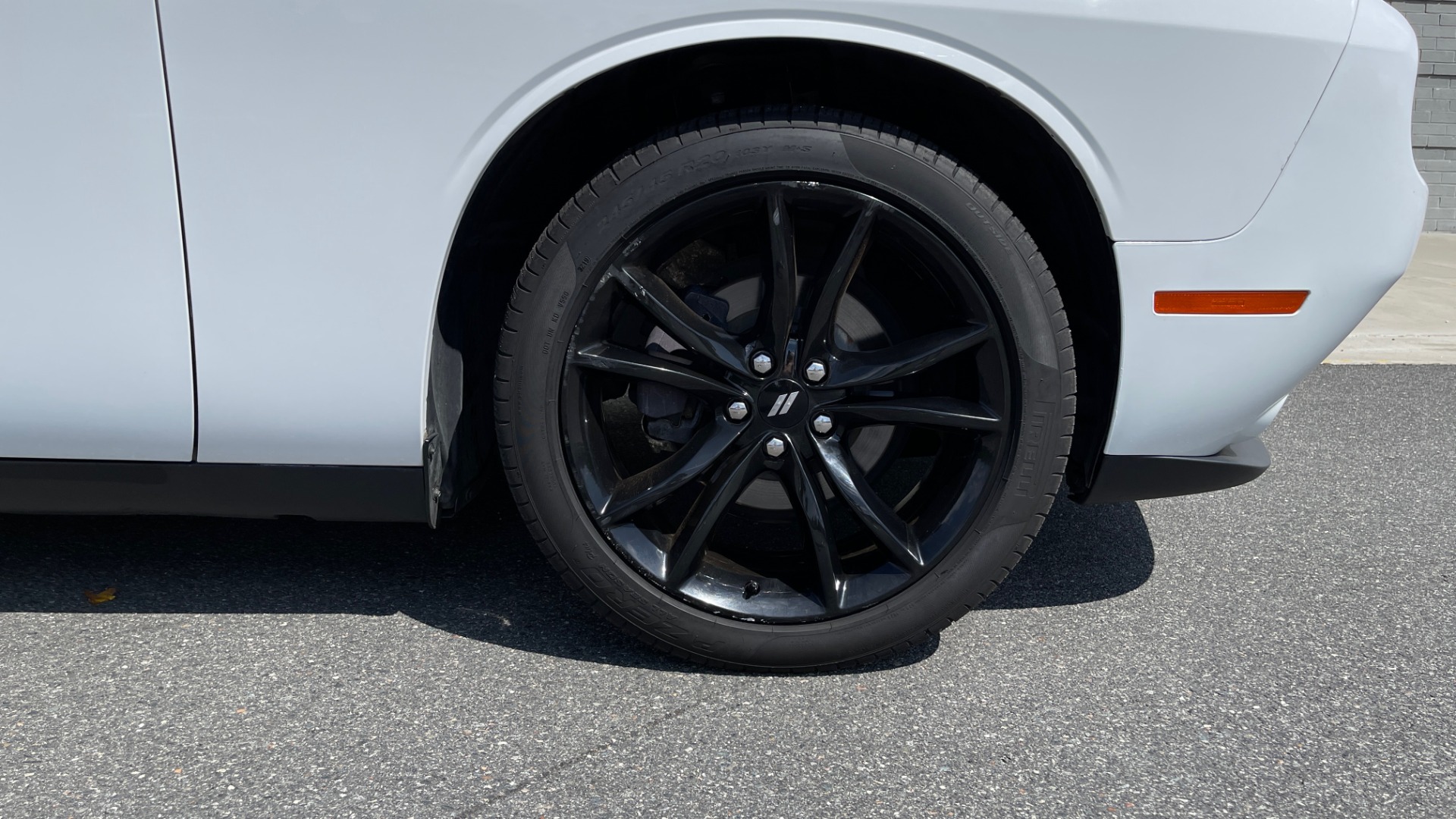 Used 2018 Dodge CHALLENGER SXT COUPE / BLACKTOP PKG / 3.6L V6 / 8-SPD AUTO / REARVIEW for sale Sold at Formula Imports in Charlotte NC 28227 60