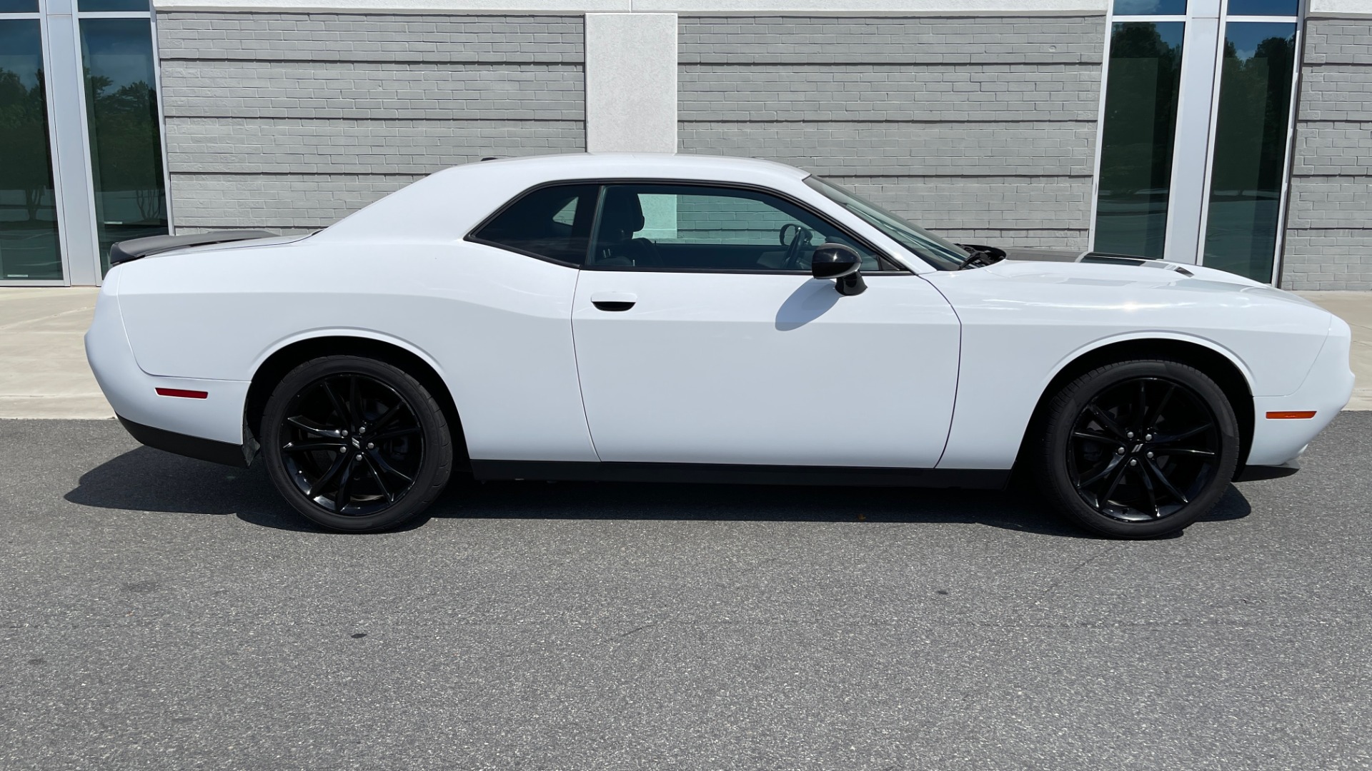 Used 2018 Dodge CHALLENGER SXT COUPE / BLACKTOP PKG / 3.6L V6 / 8-SPD AUTO / REARVIEW for sale Sold at Formula Imports in Charlotte NC 28227 7