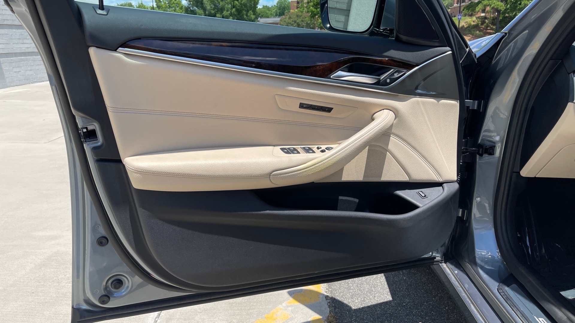 Used 2017 BMW 5 SERIES 530I PREMIUM / WIFI / NAV / SUNROOF / AUTO CLIMATE CONTROL for sale Sold at Formula Imports in Charlotte NC 28227 25