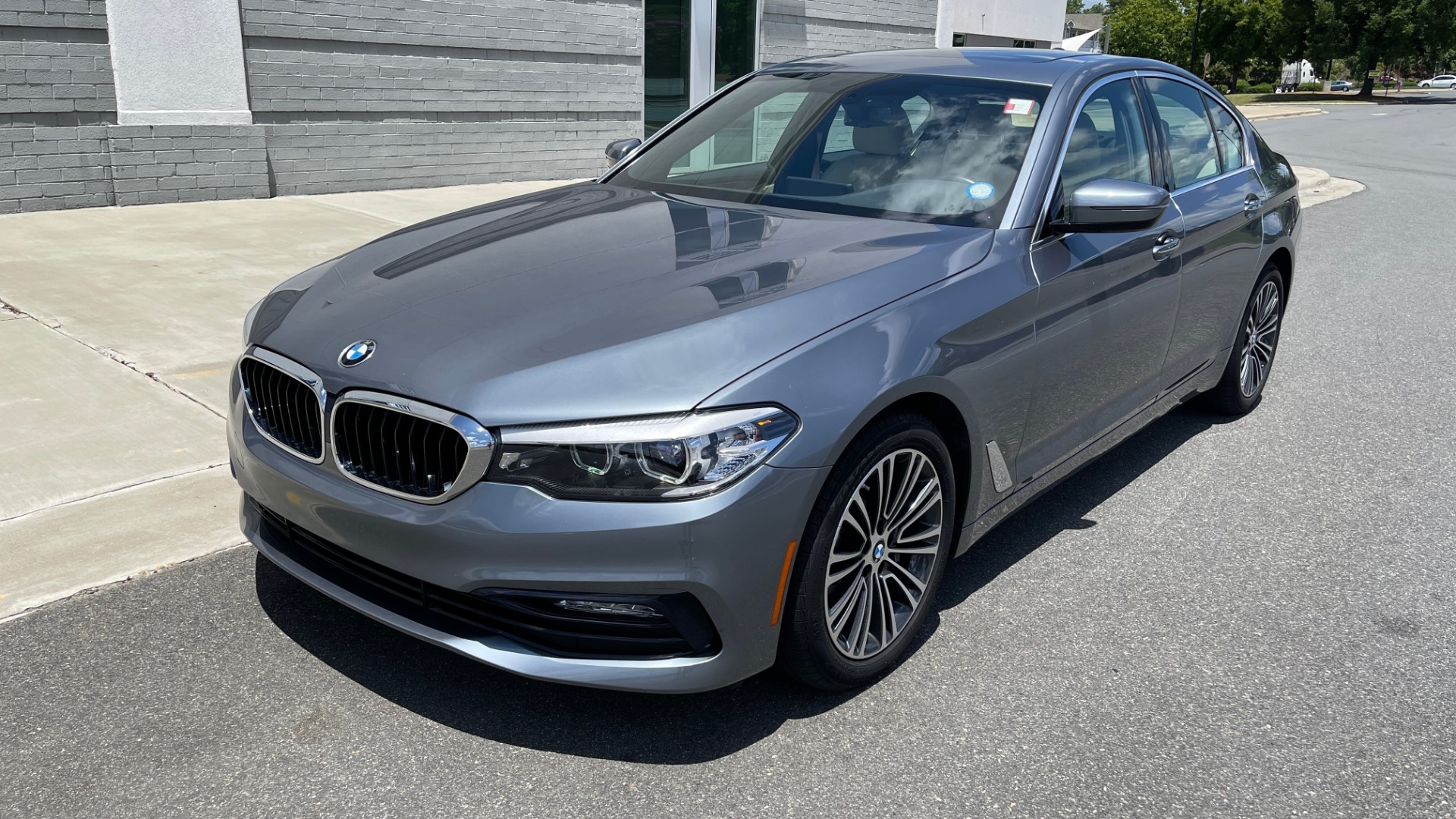Used 2017 BMW 5 SERIES 530I PREMIUM / WIFI / NAV / SUNROOF / AUTO CLIMATE CONTROL for sale Sold at Formula Imports in Charlotte NC 28227 3