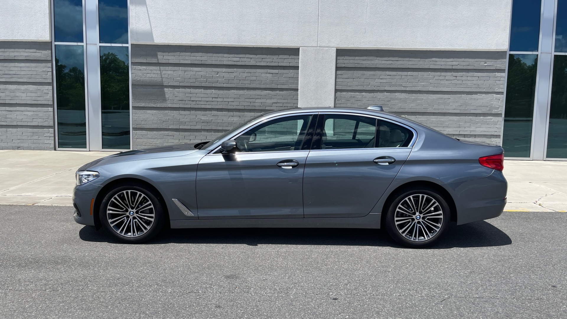 Used 2017 BMW 5 SERIES 530I PREMIUM / WIFI / NAV / SUNROOF / AUTO CLIMATE CONTROL for sale Sold at Formula Imports in Charlotte NC 28227 4