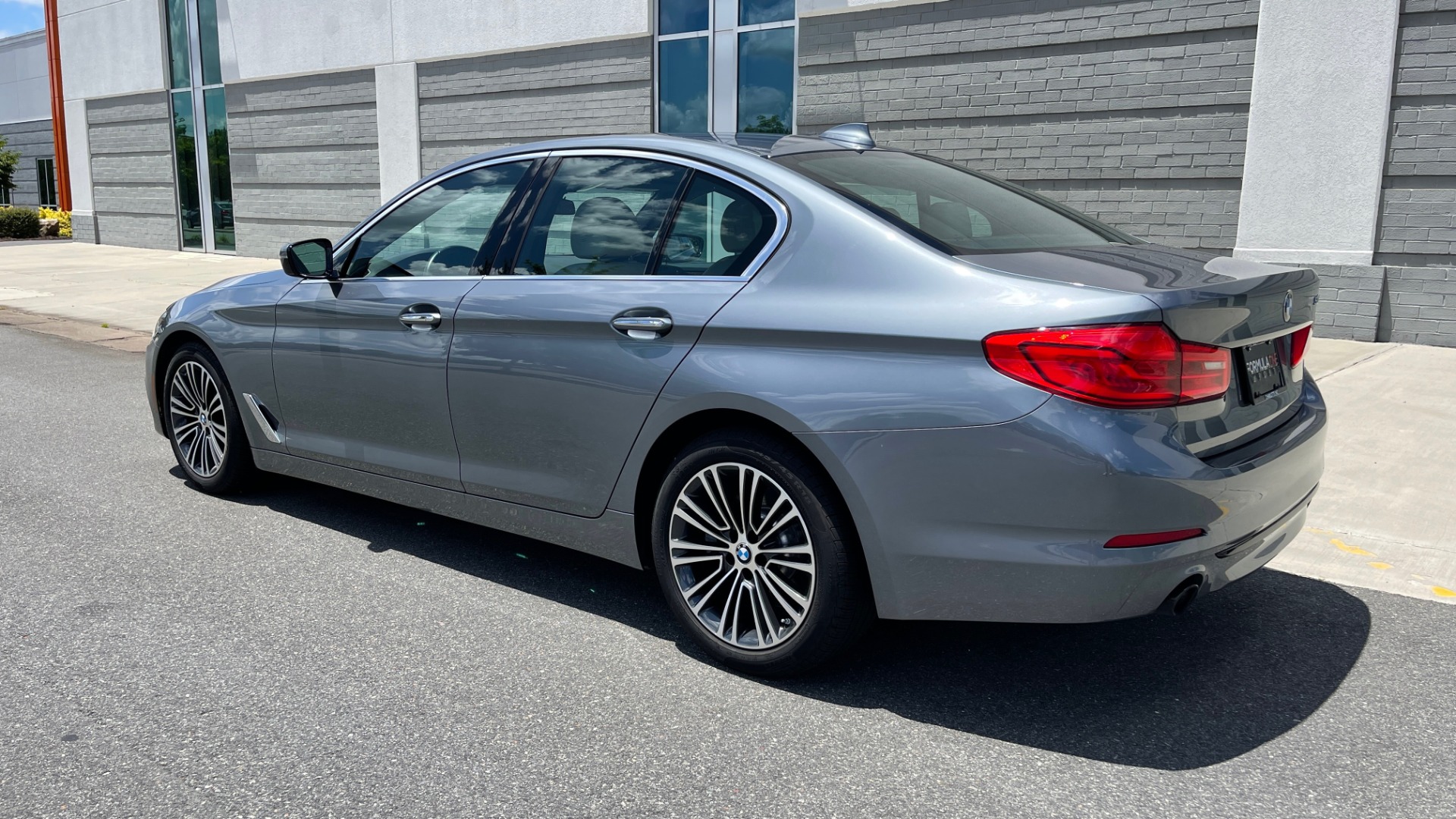 Used 2017 BMW 5 SERIES 530I PREMIUM / WIFI / NAV / SUNROOF / AUTO CLIMATE CONTROL for sale Sold at Formula Imports in Charlotte NC 28227 5