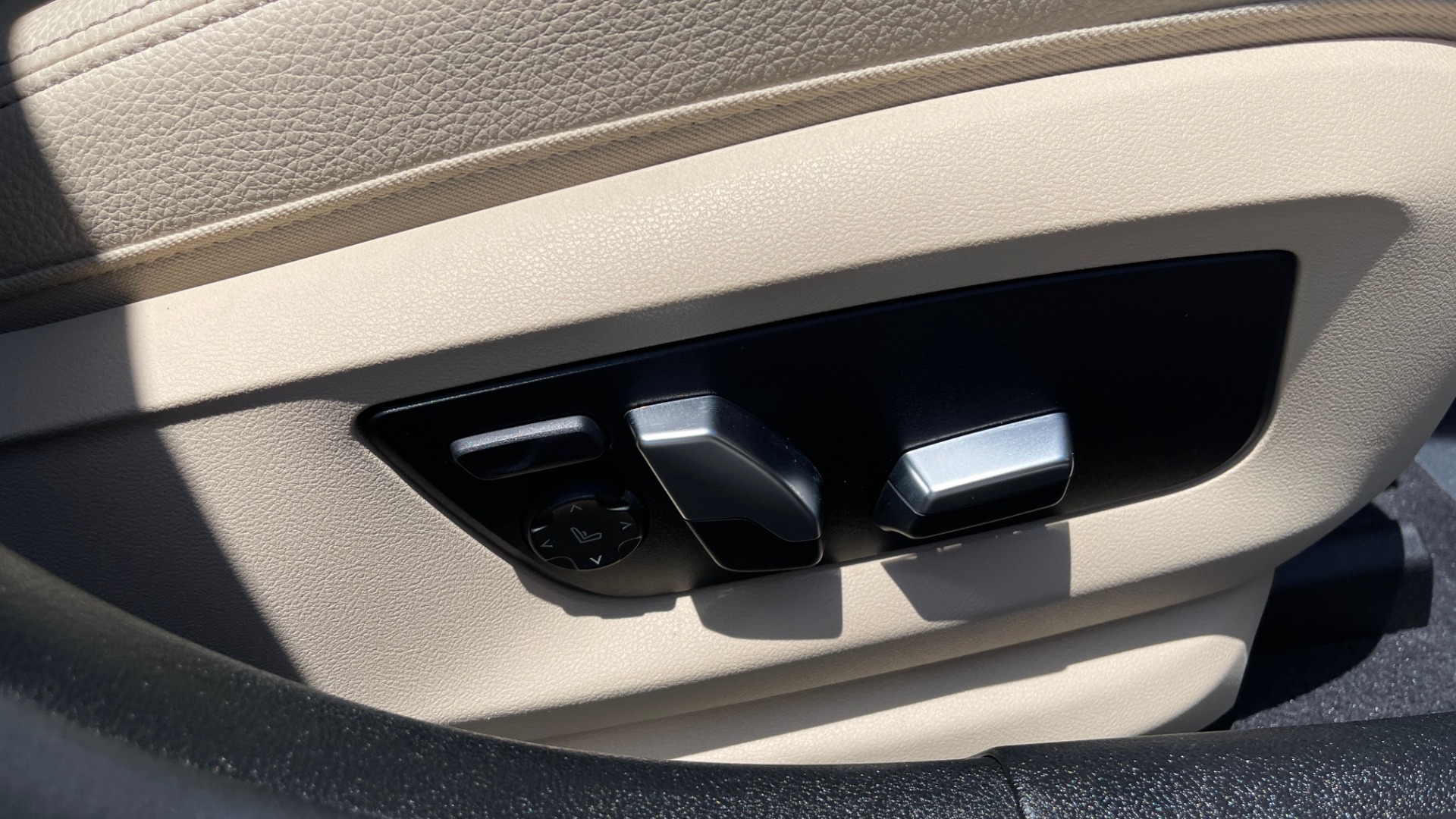 Used 2017 BMW 5 SERIES 530I PREMIUM / WIFI / NAV / SUNROOF / AUTO CLIMATE CONTROL for sale Sold at Formula Imports in Charlotte NC 28227 66