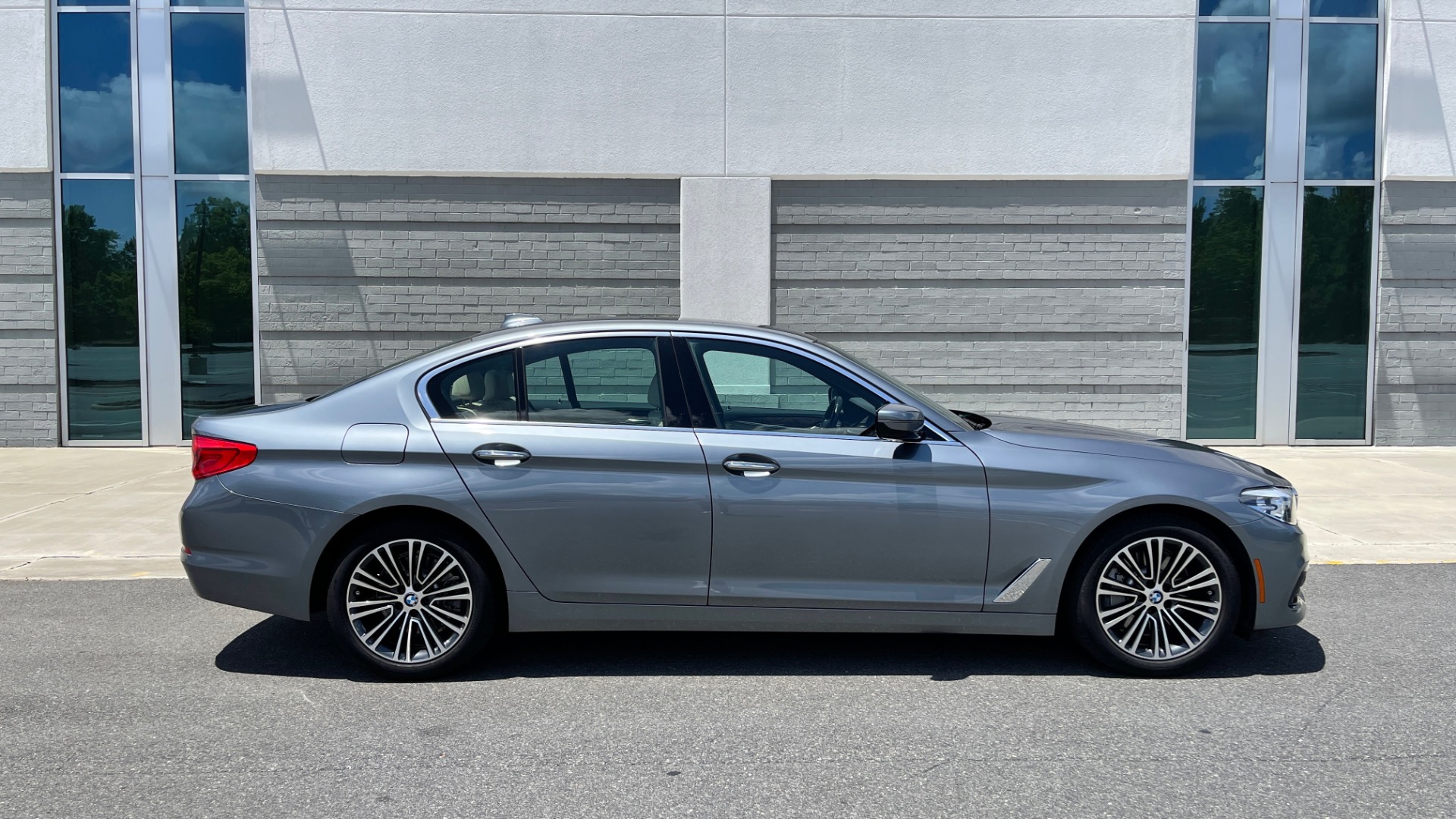 Used 2017 BMW 5 SERIES 530I PREMIUM / WIFI / NAV / SUNROOF / AUTO CLIMATE CONTROL for sale Sold at Formula Imports in Charlotte NC 28227 7