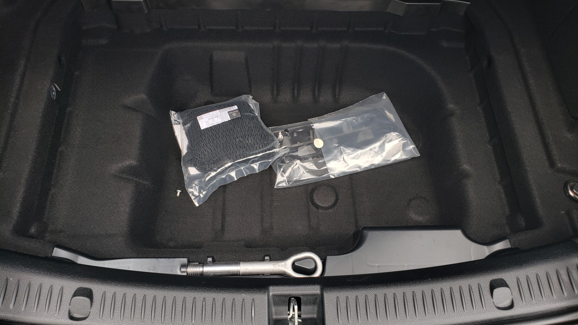 Used 2018 Mercedes-Benz E-CLASS E 300 PREMIUM / AMG LINE / PARK ASST / BURMESTER / SUNROOF / REARVIEW for sale Sold at Formula Imports in Charlotte NC 28227 18