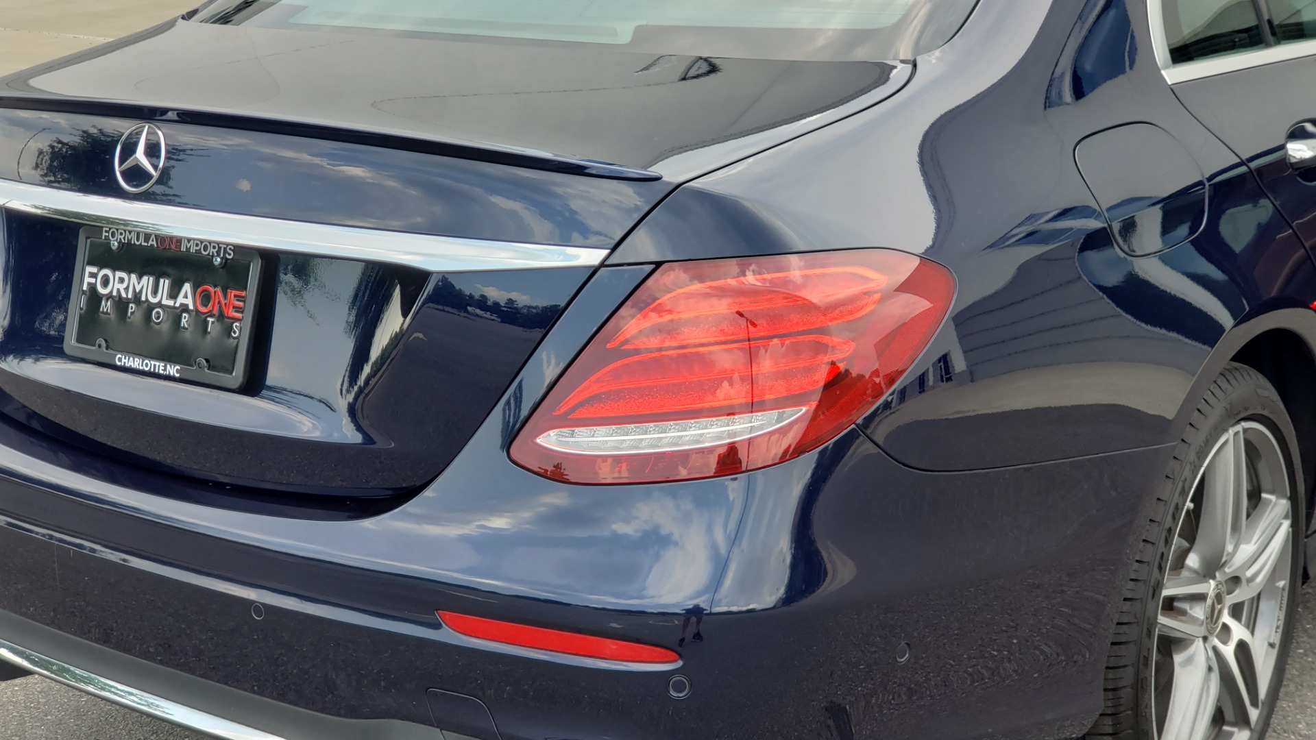 Used 2018 Mercedes-Benz E-CLASS E 300 PREMIUM / AMG LINE / PARK ASST / BURMESTER / SUNROOF / REARVIEW for sale Sold at Formula Imports in Charlotte NC 28227 29