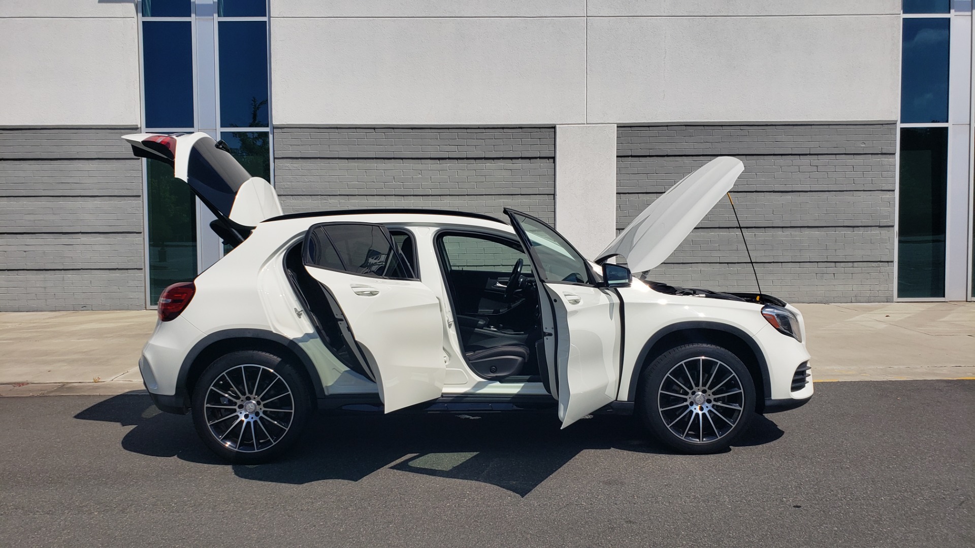 Used 2018 Mercedes-Benz GLA 250 / ICE EDITION / 2.0L / 7-SPD AUTO / SUNROOF / REARVIEW for sale Sold at Formula Imports in Charlotte NC 28227 12