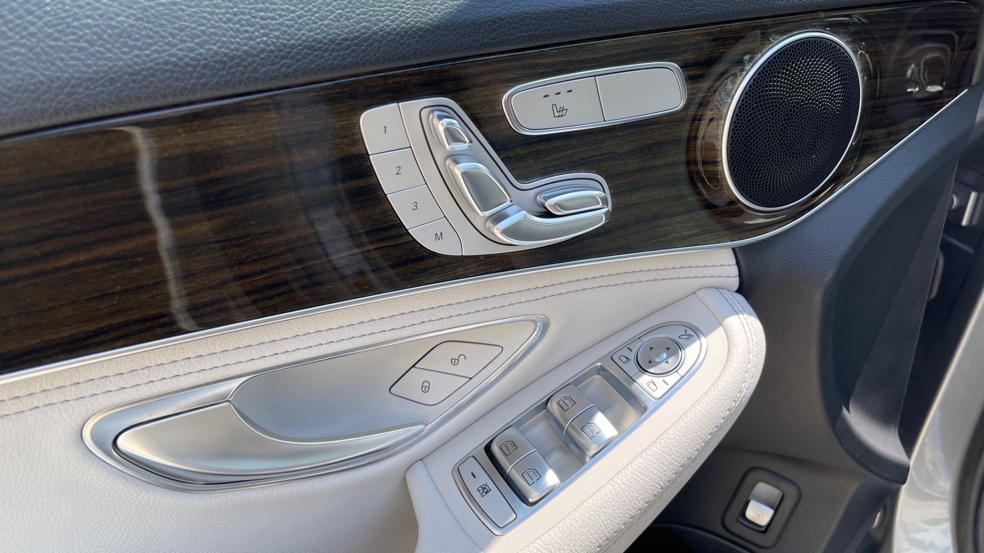 Used 2016 Mercedes-Benz C-CLASS C 300 / PREMIUM / NAV / PANO-ROOF / BSA / REARVIEW for sale Sold at Formula Imports in Charlotte NC 28227 30