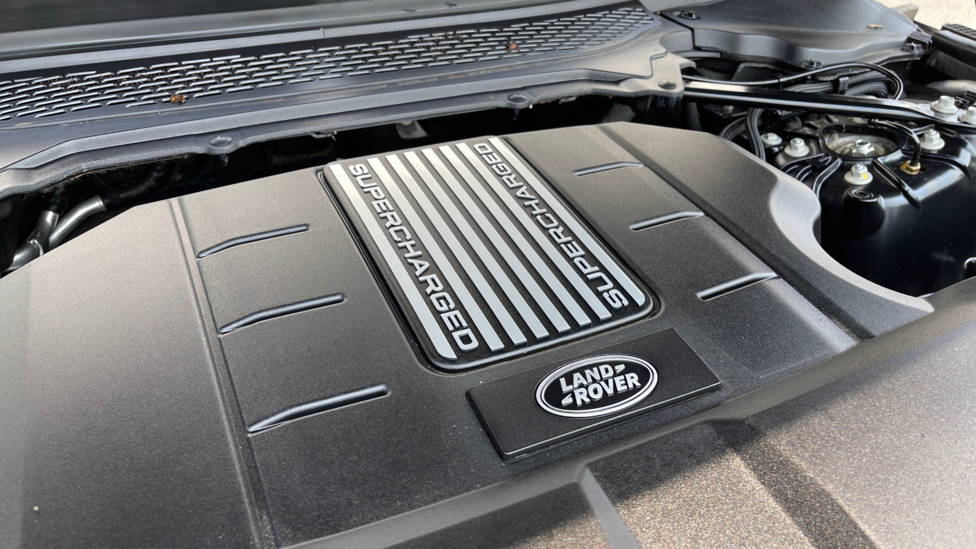 Used 2016 Land Rover RANGE ROVER SPORT V6 HSE / NAV / PANO-ROOF / MERIDIAN / CONSOLE COOLER / CAMERAS for sale Sold at Formula Imports in Charlotte NC 28227 11