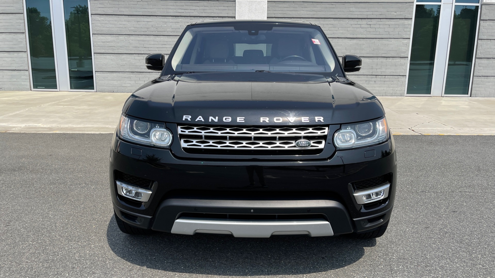 Used 2016 Land Rover RANGE ROVER SPORT V6 HSE / NAV / PANO-ROOF / MERIDIAN / CONSOLE COOLER / CAMERAS for sale Sold at Formula Imports in Charlotte NC 28227 12