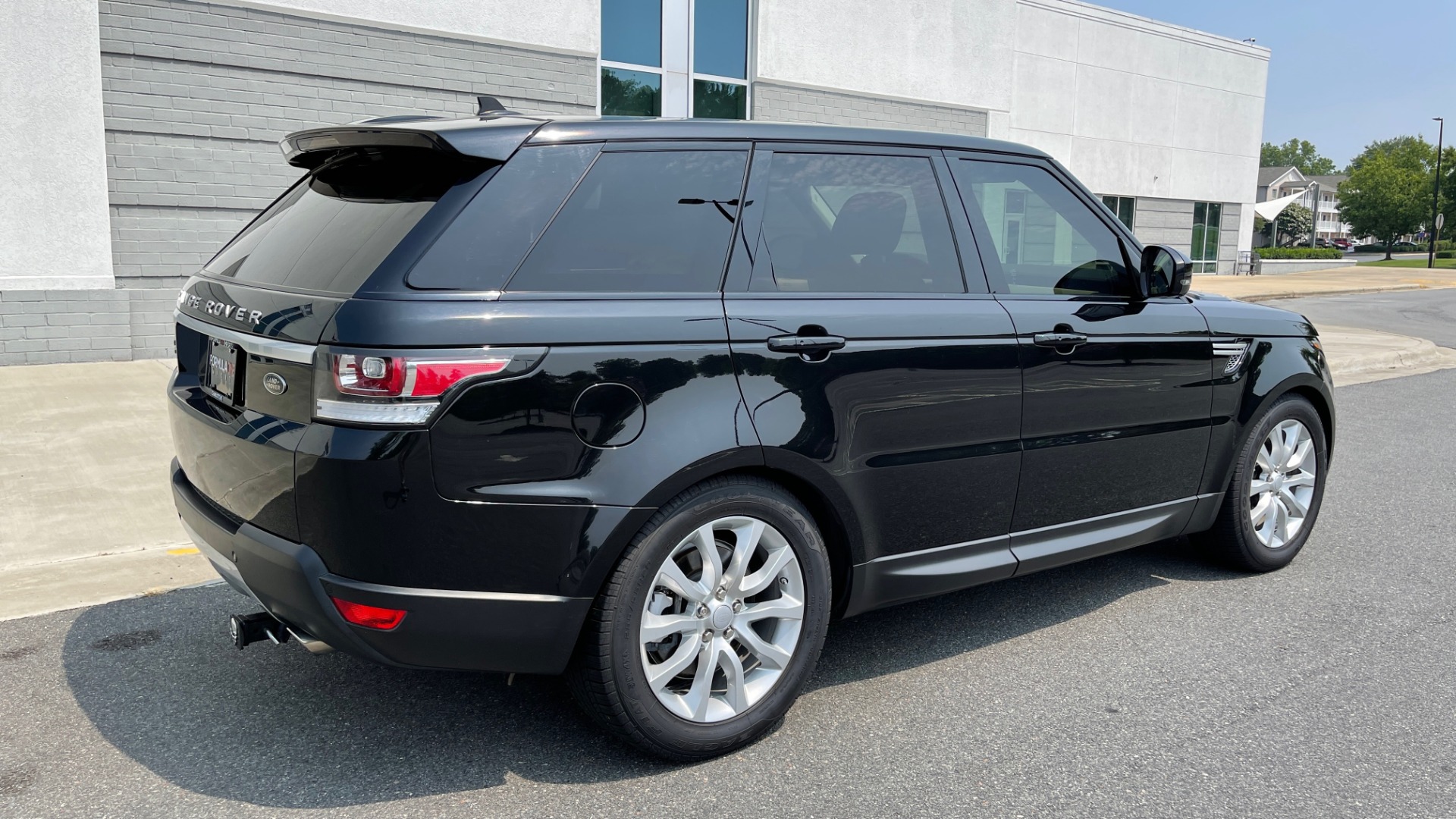 Used 2016 Land Rover RANGE ROVER SPORT V6 HSE / NAV / PANO-ROOF / MERIDIAN / CONSOLE COOLER / CAMERAS for sale Sold at Formula Imports in Charlotte NC 28227 2