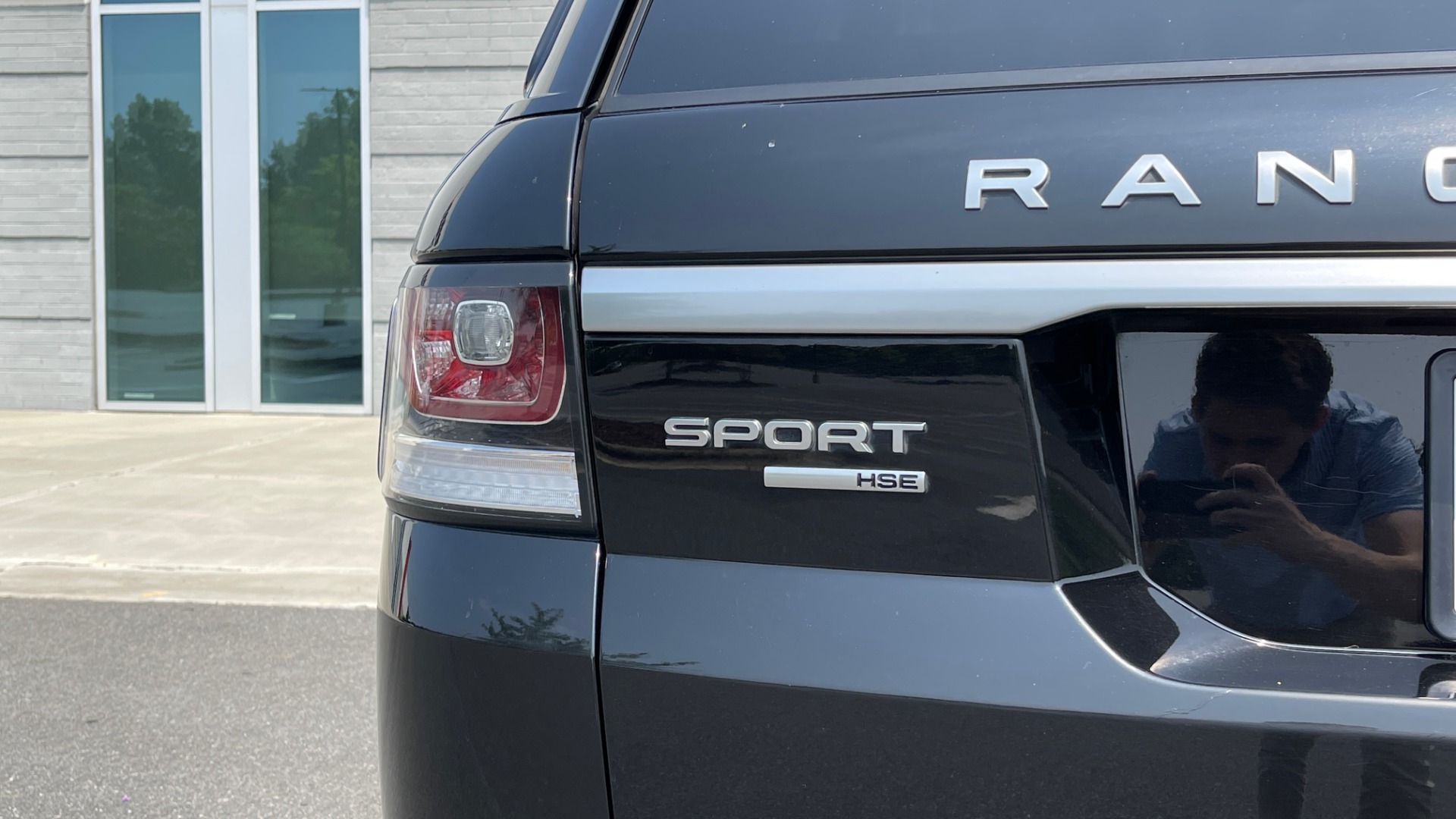 Used 2016 Land Rover RANGE ROVER SPORT V6 HSE / NAV / PANO-ROOF / MERIDIAN / CONSOLE COOLER / CAMERAS for sale Sold at Formula Imports in Charlotte NC 28227 23