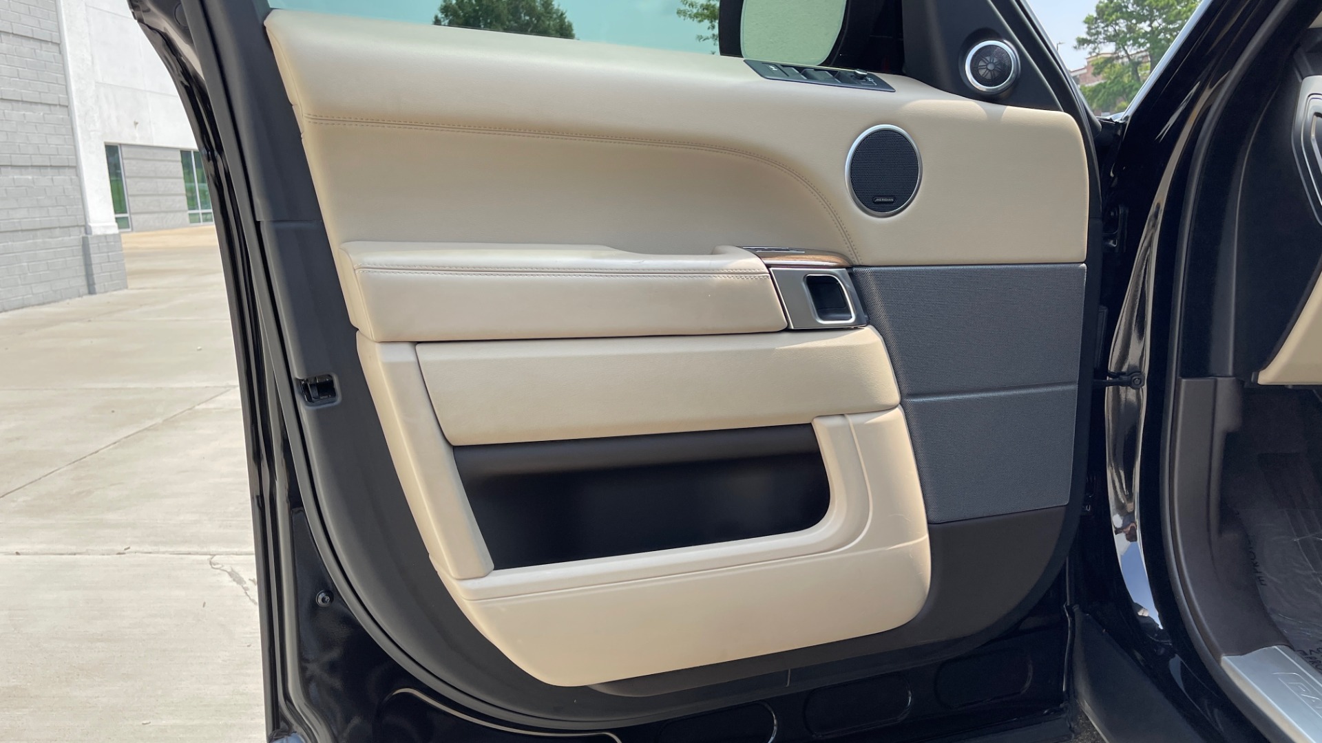 Used 2016 Land Rover RANGE ROVER SPORT V6 HSE / NAV / PANO-ROOF / MERIDIAN / CONSOLE COOLER / CAMERAS for sale Sold at Formula Imports in Charlotte NC 28227 26