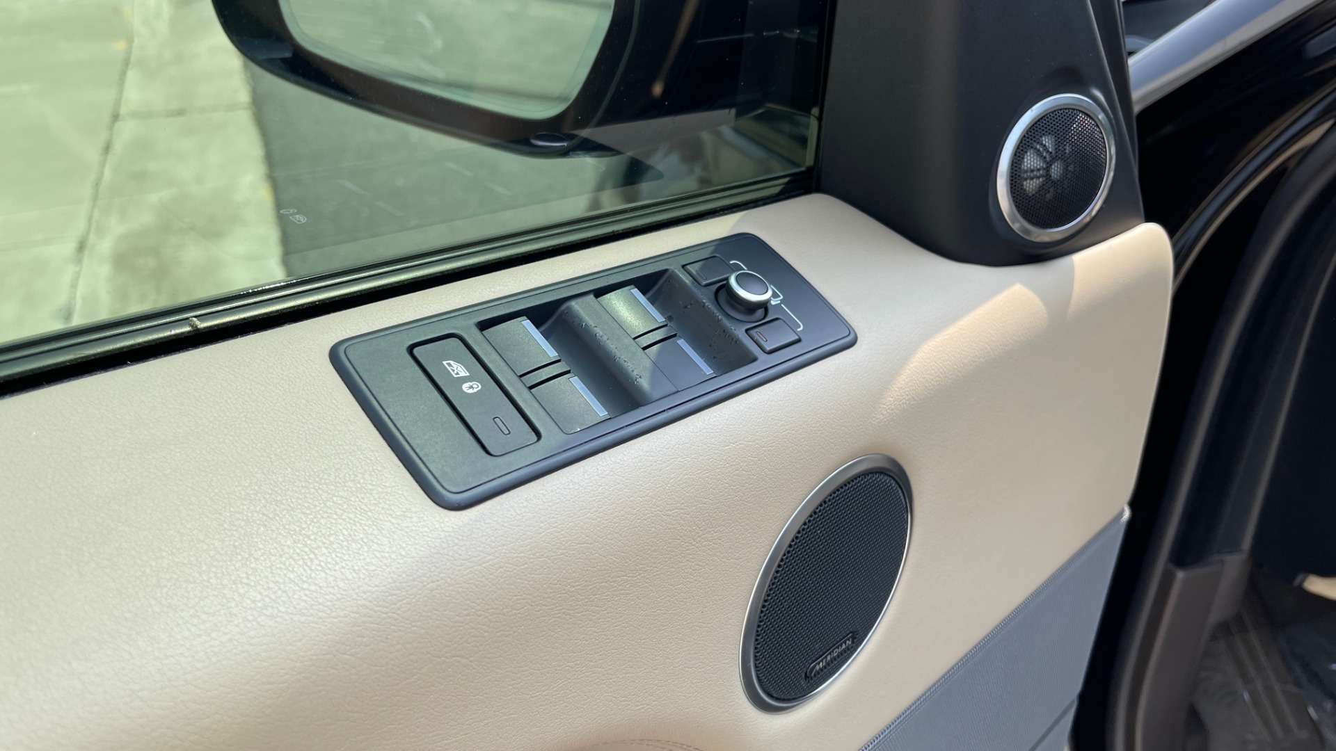 Used 2016 Land Rover RANGE ROVER SPORT V6 HSE / NAV / PANO-ROOF / MERIDIAN / CONSOLE COOLER / CAMERAS for sale Sold at Formula Imports in Charlotte NC 28227 28
