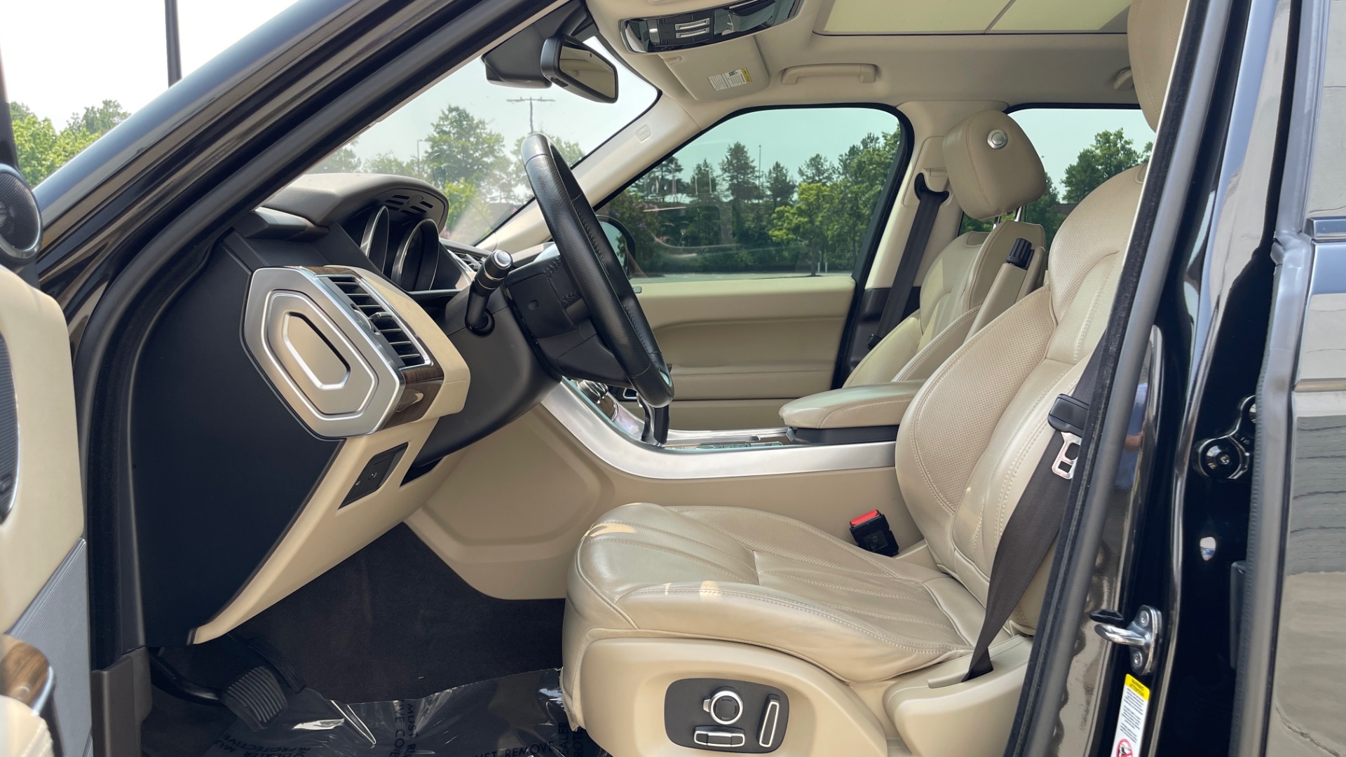 Used 2016 Land Rover RANGE ROVER SPORT V6 HSE / NAV / PANO-ROOF / MERIDIAN / CONSOLE COOLER / CAMERAS for sale Sold at Formula Imports in Charlotte NC 28227 29