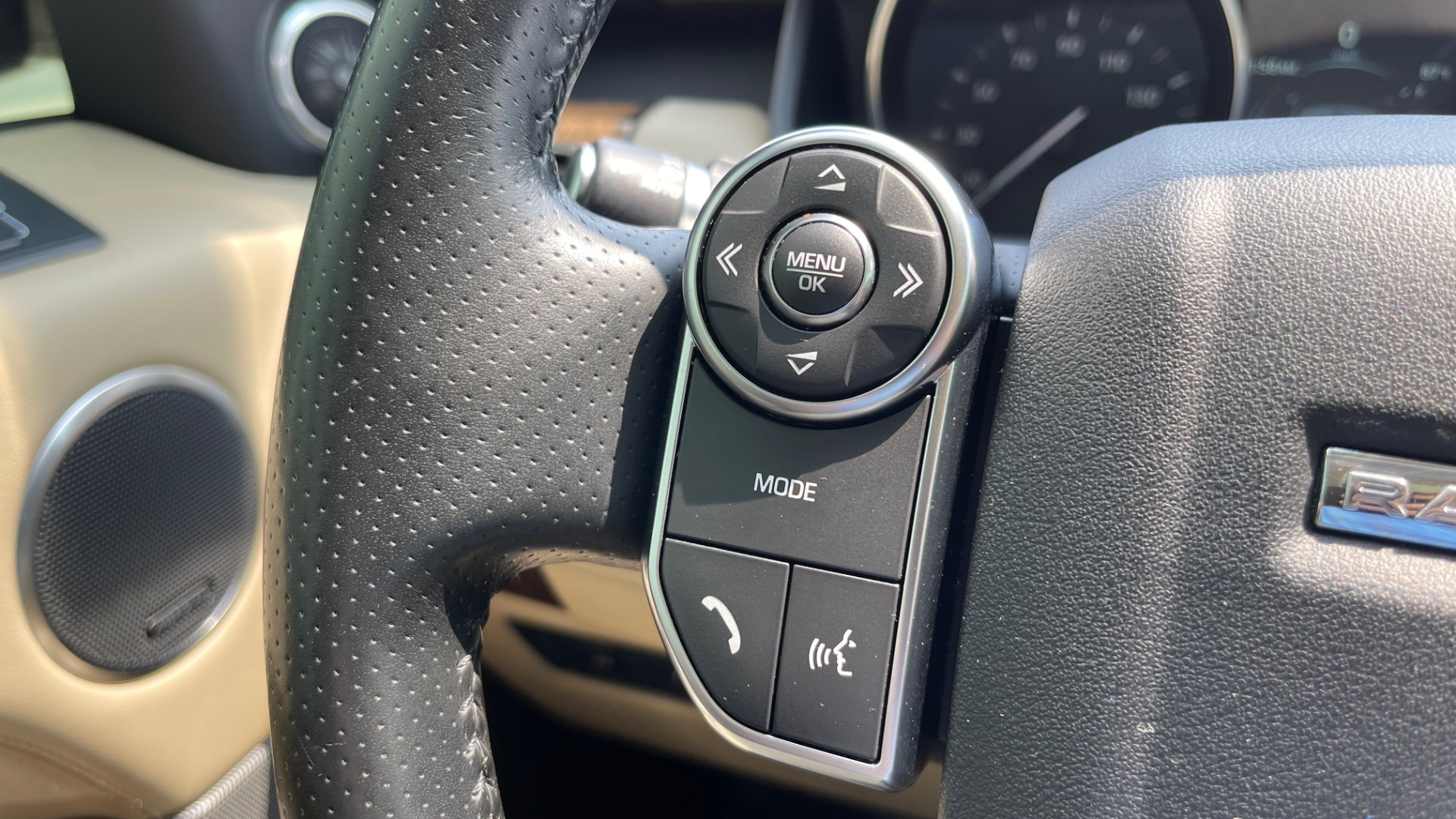 Used 2016 Land Rover RANGE ROVER SPORT V6 HSE / NAV / PANO-ROOF / MERIDIAN / CONSOLE COOLER / CAMERAS for sale Sold at Formula Imports in Charlotte NC 28227 34