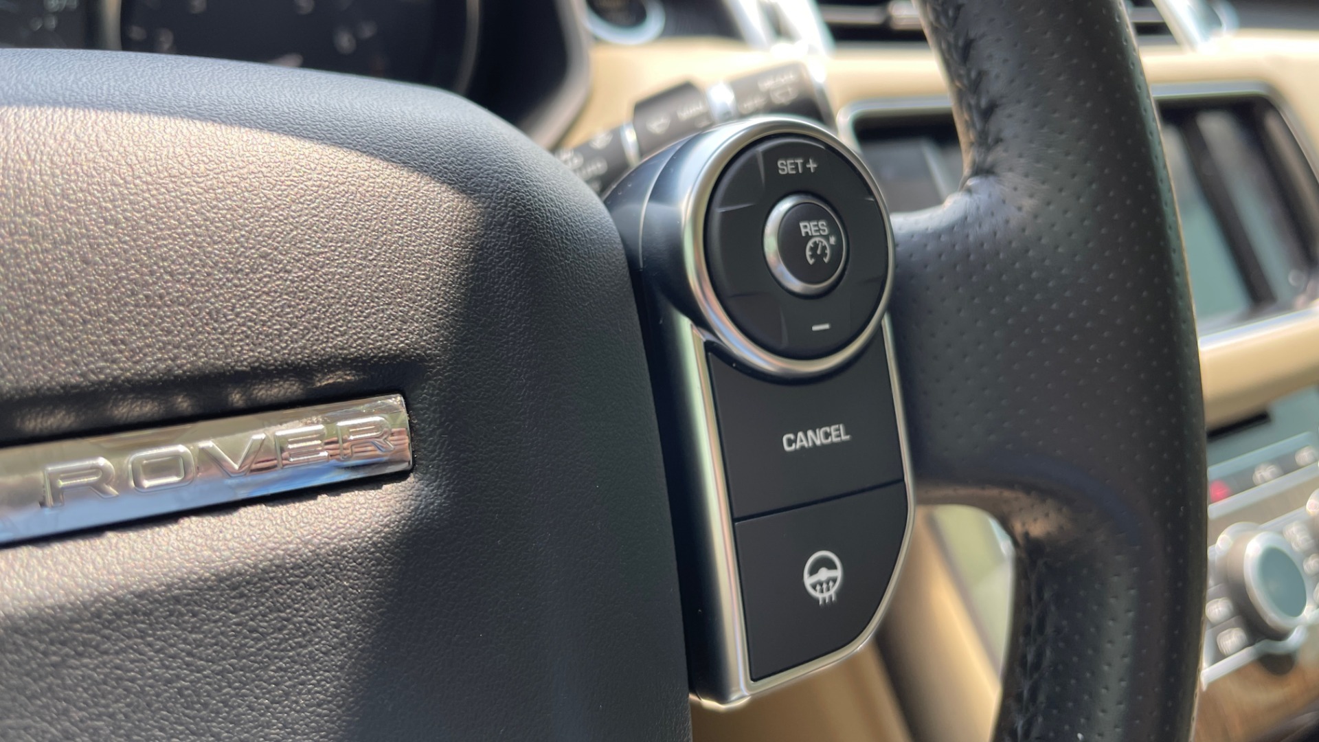 Used 2016 Land Rover RANGE ROVER SPORT V6 HSE / NAV / PANO-ROOF / MERIDIAN / CONSOLE COOLER / CAMERAS for sale Sold at Formula Imports in Charlotte NC 28227 35