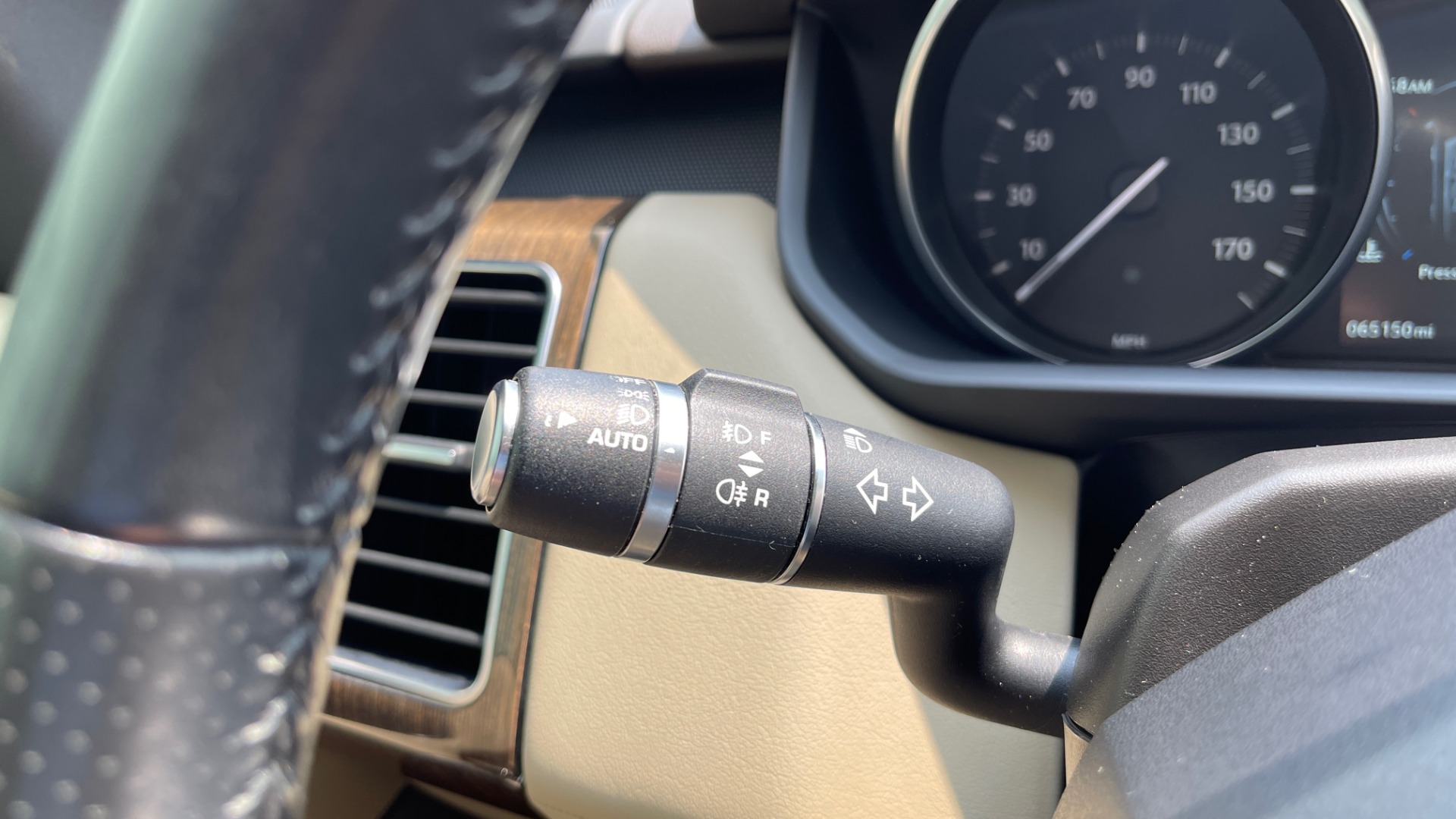 Used 2016 Land Rover RANGE ROVER SPORT V6 HSE / NAV / PANO-ROOF / MERIDIAN / CONSOLE COOLER / CAMERAS for sale Sold at Formula Imports in Charlotte NC 28227 37