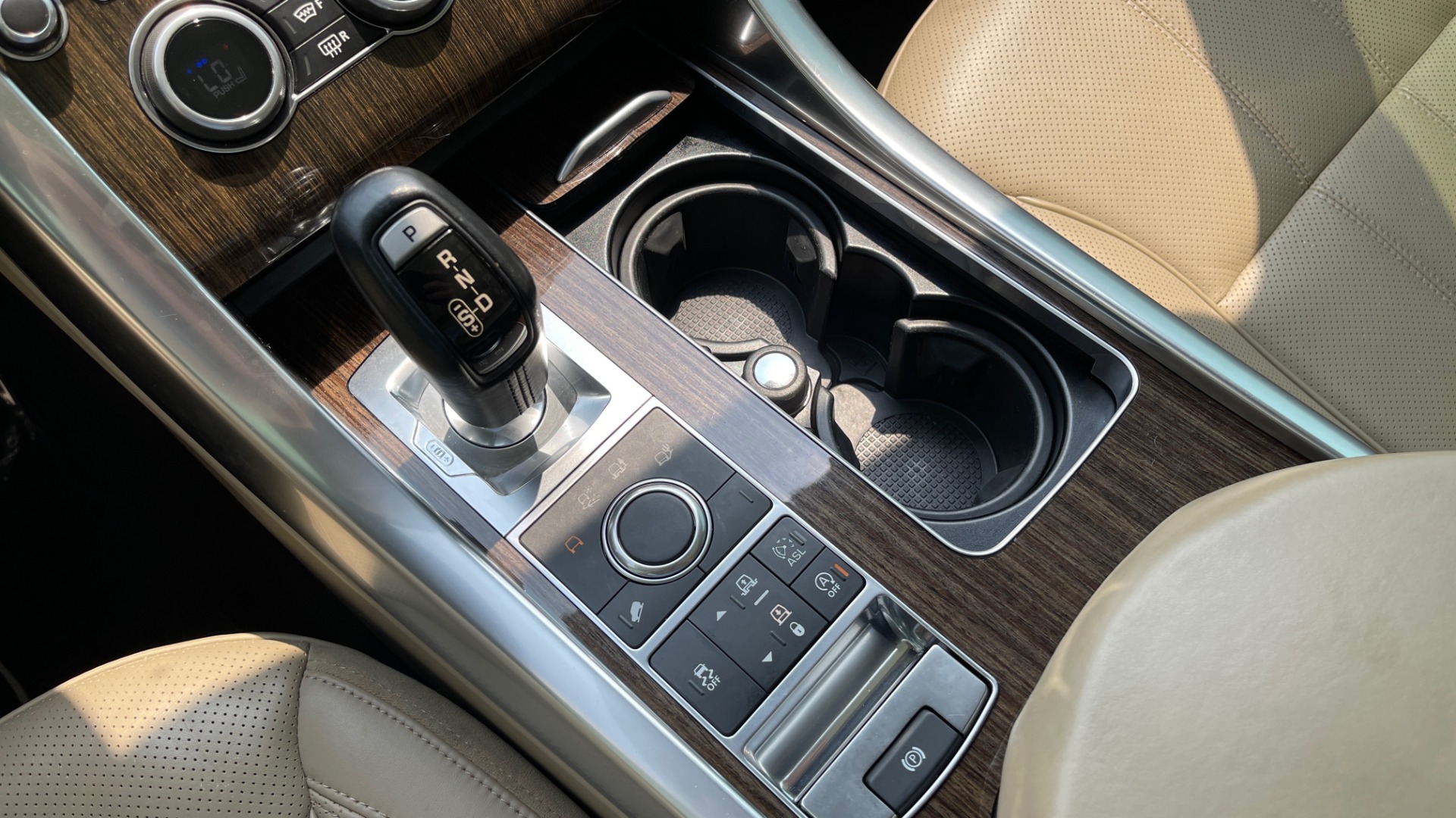 Used 2016 Land Rover RANGE ROVER SPORT V6 HSE / NAV / PANO-ROOF / MERIDIAN / CONSOLE COOLER / CAMERAS for sale Sold at Formula Imports in Charlotte NC 28227 44