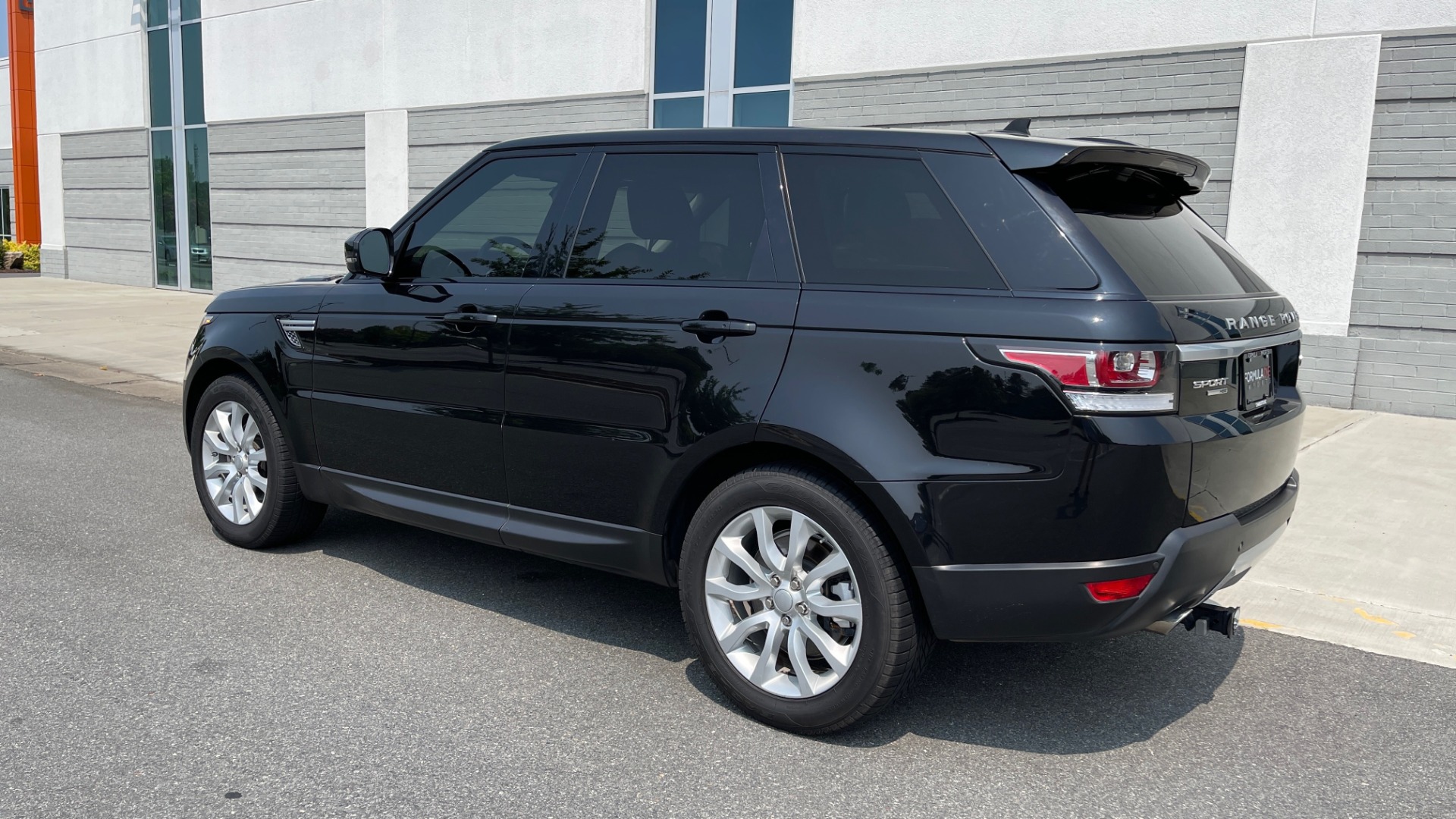 Used 2016 Land Rover RANGE ROVER SPORT V6 HSE / NAV / PANO-ROOF / MERIDIAN / CONSOLE COOLER / CAMERAS for sale Sold at Formula Imports in Charlotte NC 28227 5