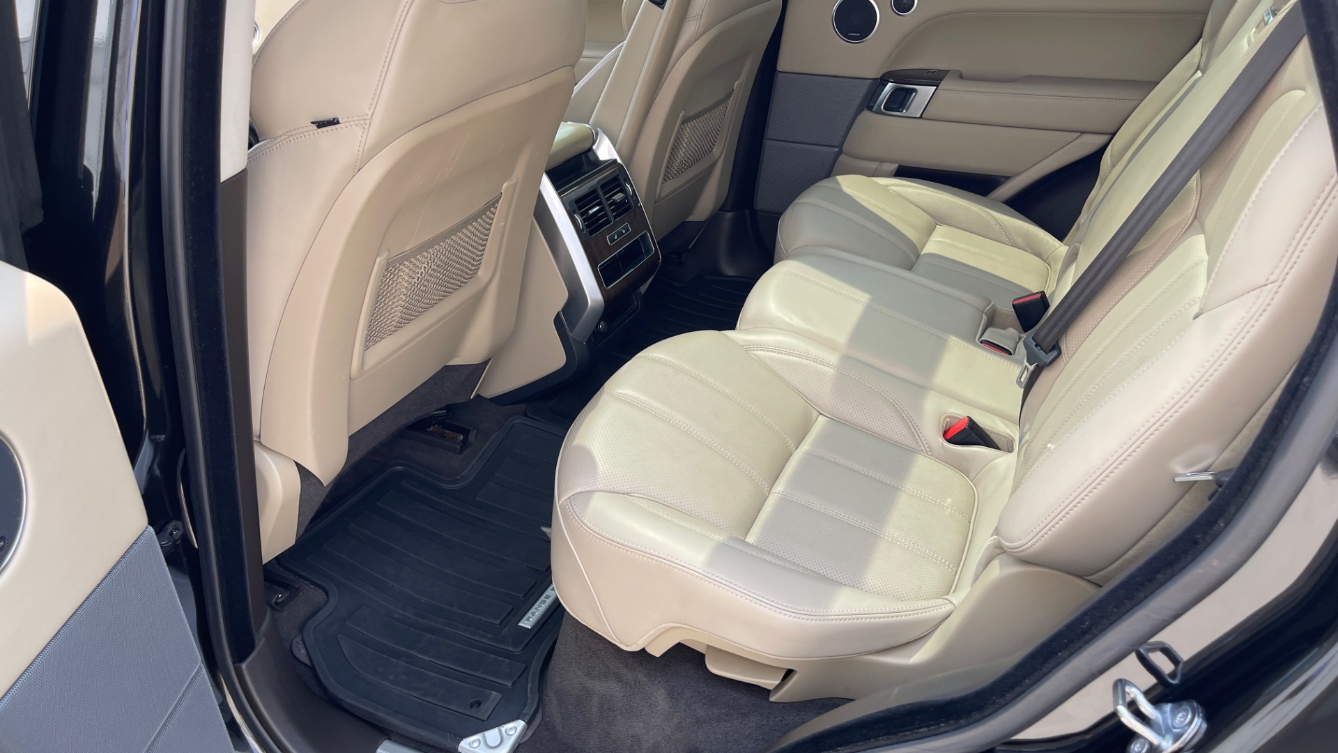 Used 2016 Land Rover RANGE ROVER SPORT V6 HSE / NAV / PANO-ROOF / MERIDIAN / CONSOLE COOLER / CAMERAS for sale Sold at Formula Imports in Charlotte NC 28227 59