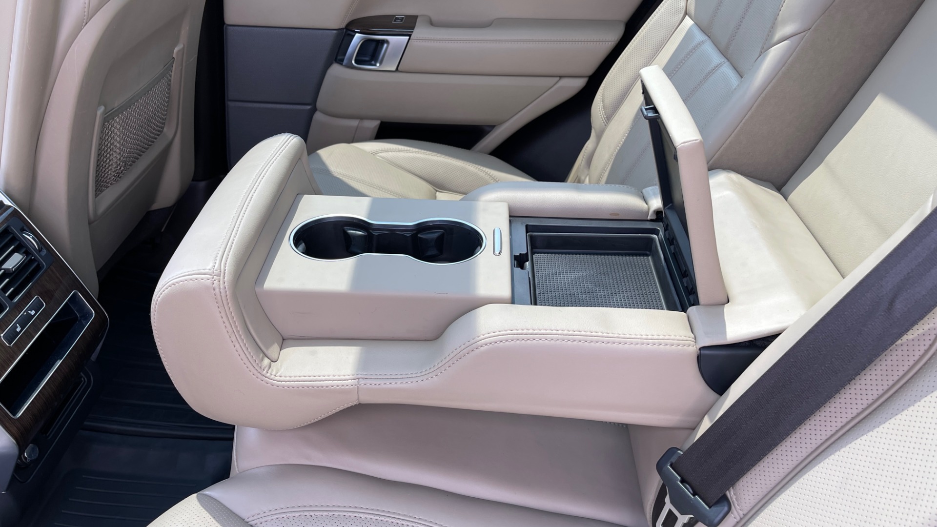 Used 2016 Land Rover RANGE ROVER SPORT V6 HSE / NAV / PANO-ROOF / MERIDIAN / CONSOLE COOLER / CAMERAS for sale Sold at Formula Imports in Charlotte NC 28227 61