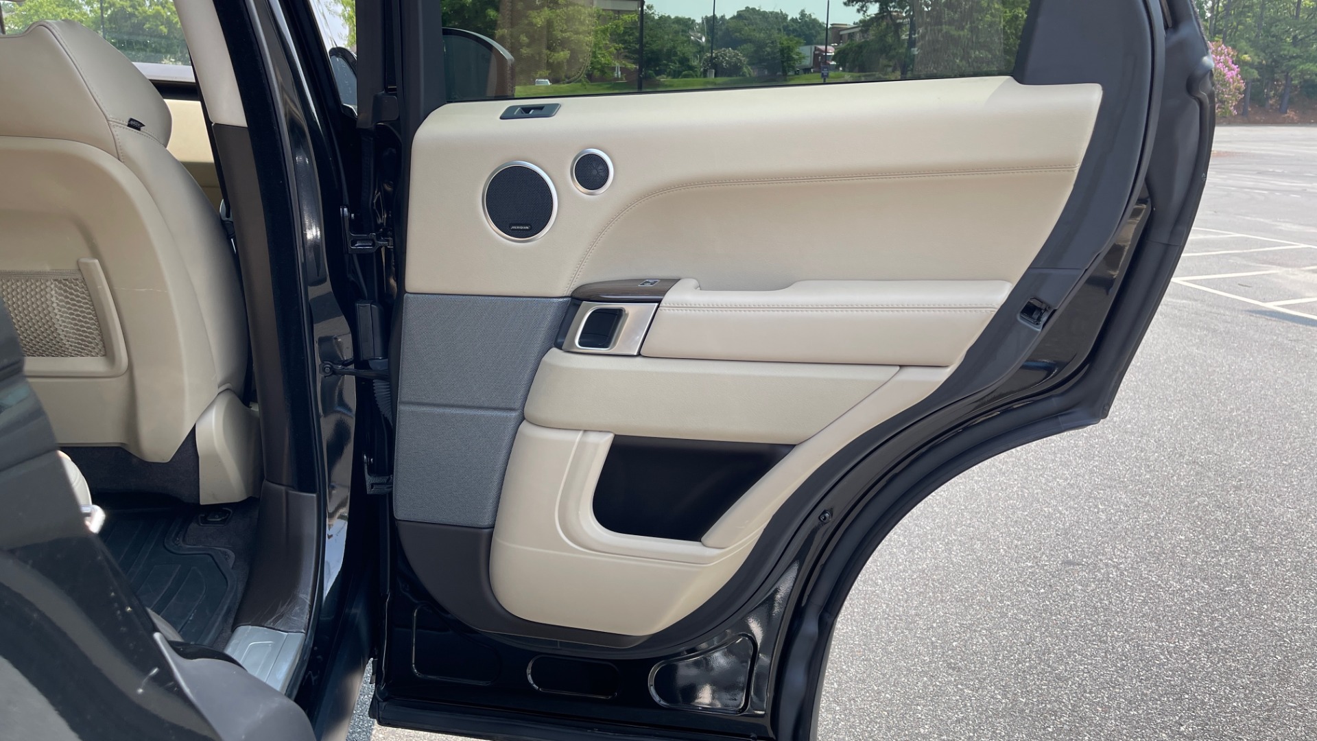 Used 2016 Land Rover RANGE ROVER SPORT V6 HSE / NAV / PANO-ROOF / MERIDIAN / CONSOLE COOLER / CAMERAS for sale Sold at Formula Imports in Charlotte NC 28227 64