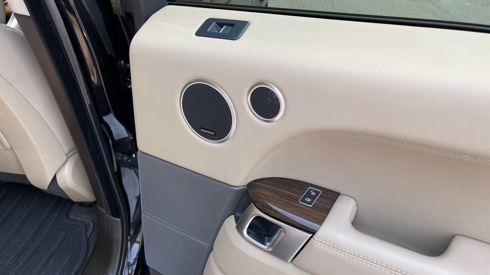 Used 2016 Land Rover RANGE ROVER SPORT V6 HSE / NAV / PANO-ROOF / MERIDIAN / CONSOLE COOLER / CAMERAS for sale Sold at Formula Imports in Charlotte NC 28227 65