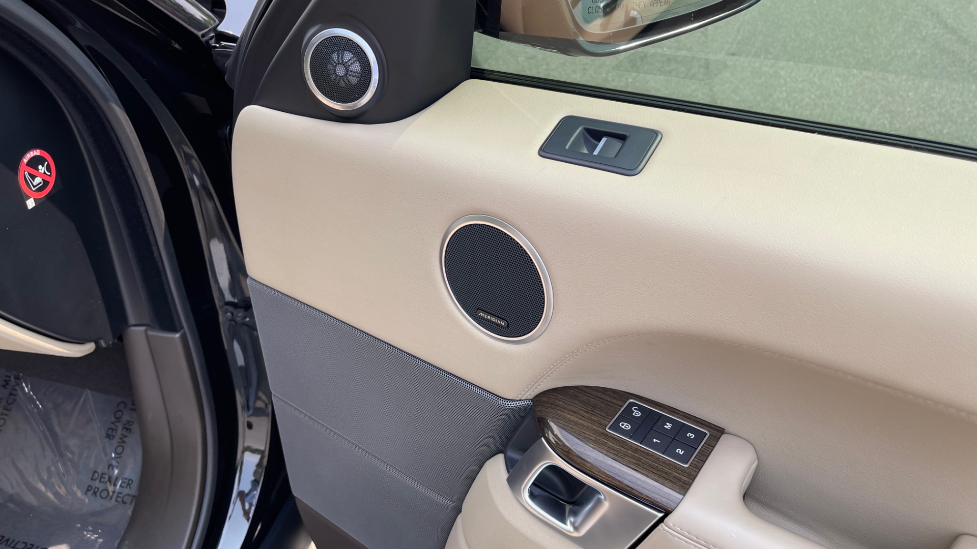 Used 2016 Land Rover RANGE ROVER SPORT V6 HSE / NAV / PANO-ROOF / MERIDIAN / CONSOLE COOLER / CAMERAS for sale Sold at Formula Imports in Charlotte NC 28227 69