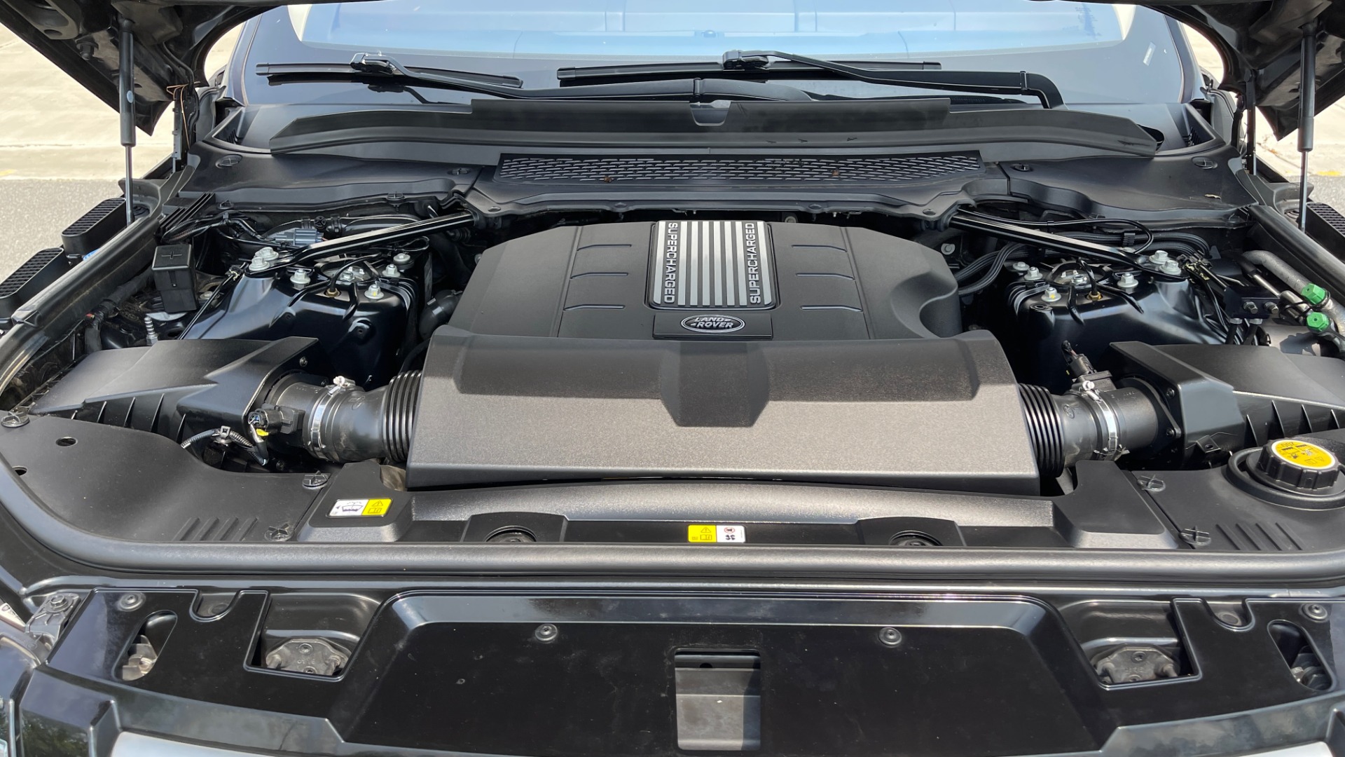 Used 2016 Land Rover RANGE ROVER SPORT V6 HSE / NAV / PANO-ROOF / MERIDIAN / CONSOLE COOLER / CAMERAS for sale Sold at Formula Imports in Charlotte NC 28227 9