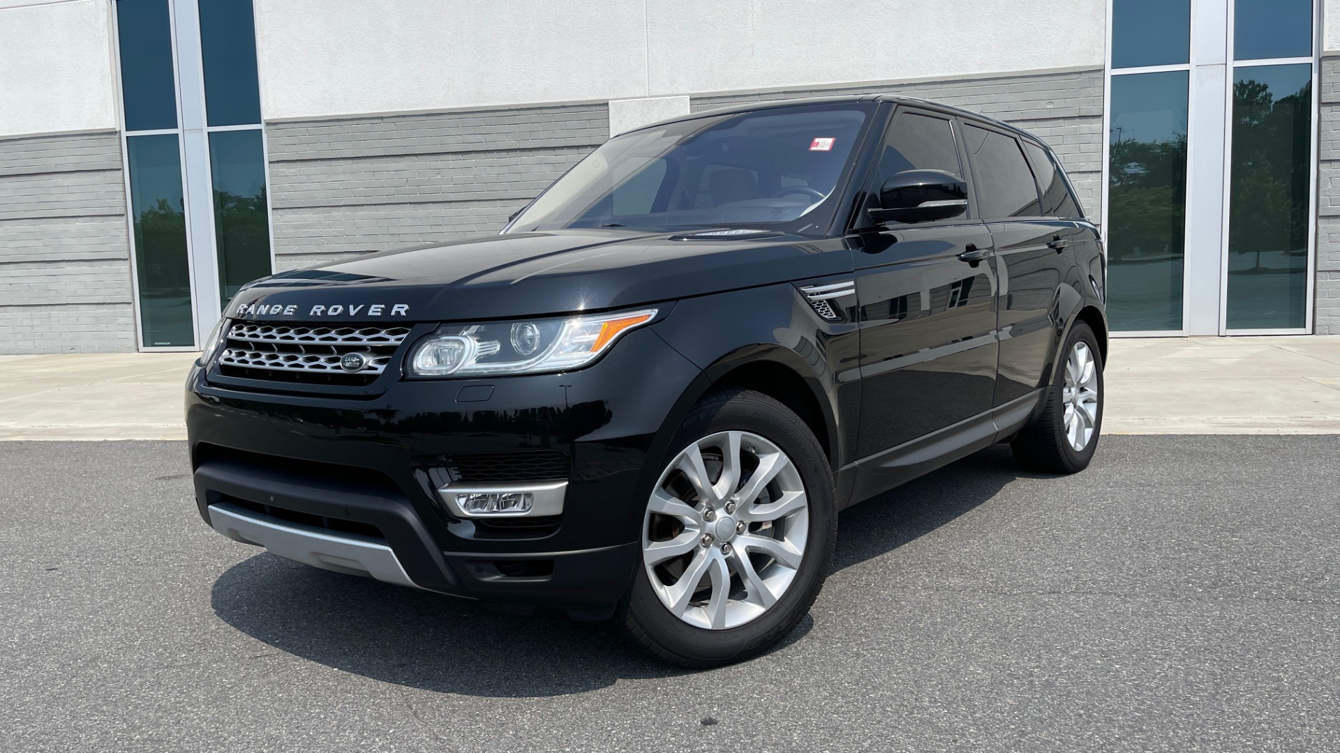 Used 2016 Land Rover RANGE ROVER SPORT V6 HSE / NAV / PANO-ROOF / MERIDIAN / CONSOLE COOLER / CAMERAS for sale Sold at Formula Imports in Charlotte NC 28227 1