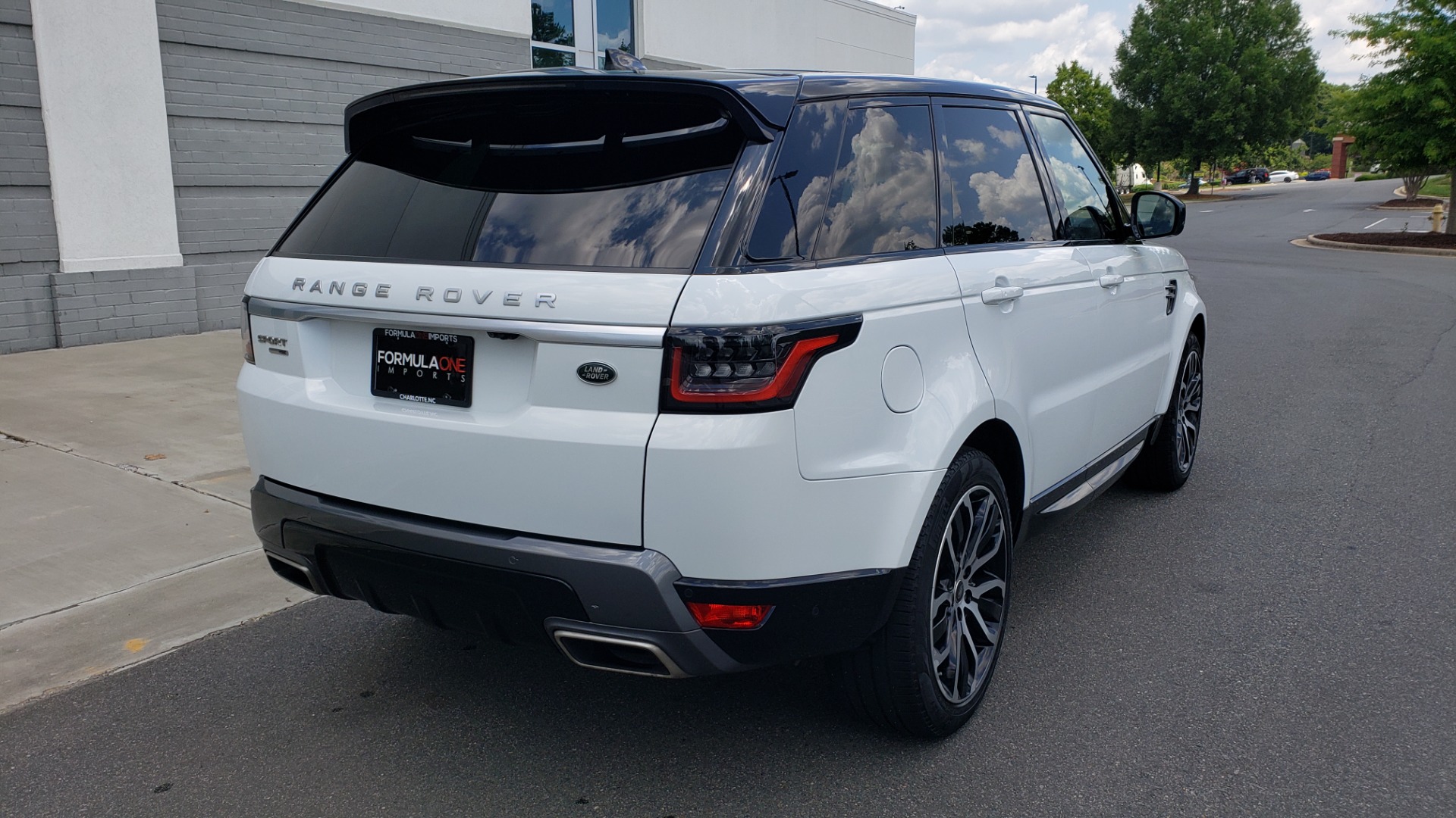 Used 2018 Land Rover RANGE ROVER SPORT HSE / 3.0L SC V6 / 4X4 / NAV / SUNROOF / LANE ASST / REARVIEW for sale Sold at Formula Imports in Charlotte NC 28227 2