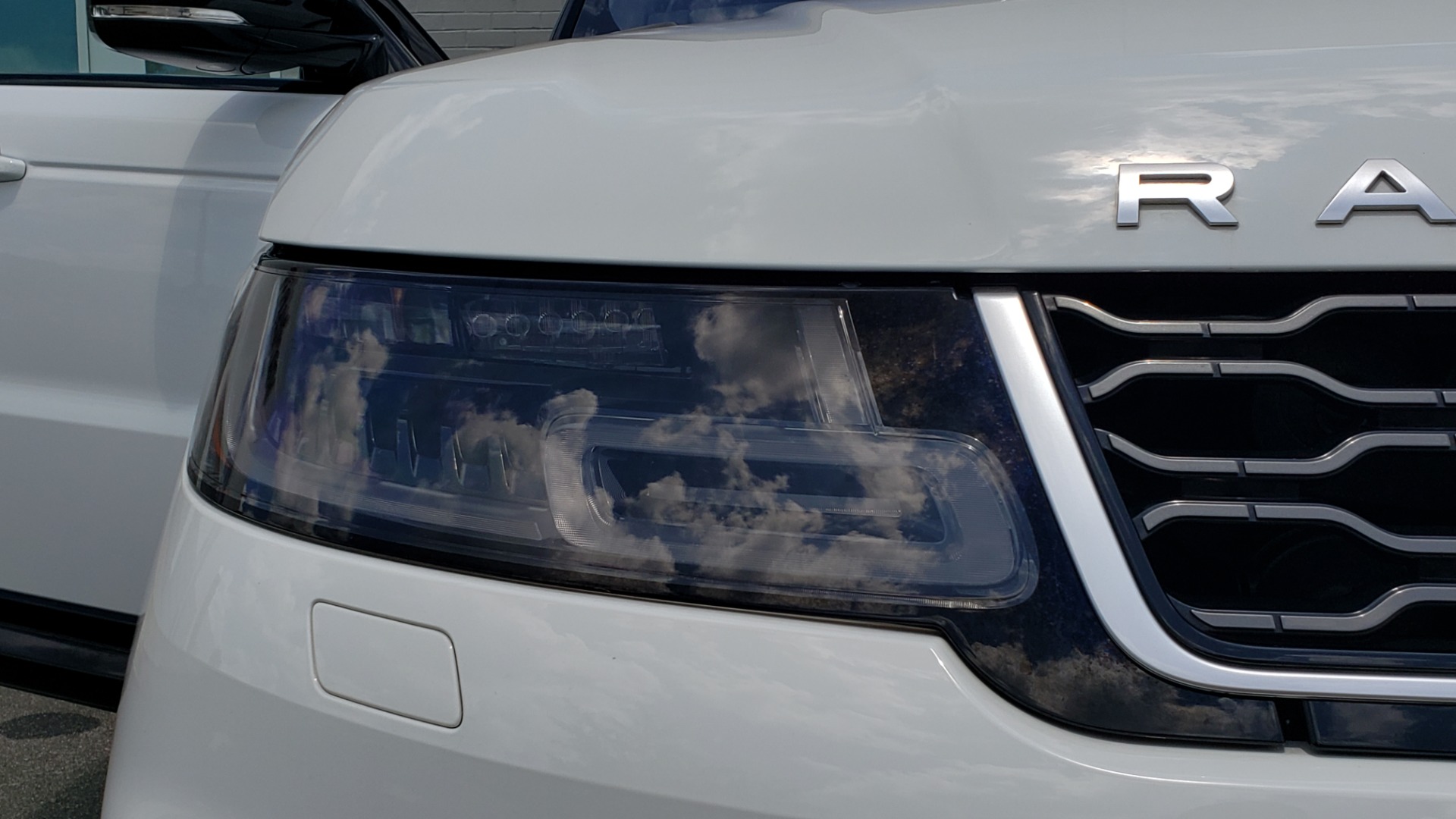 Used 2018 Land Rover RANGE ROVER SPORT HSE / 3.0L SC V6 / 4X4 / NAV / SUNROOF / LANE ASST / REARVIEW for sale Sold at Formula Imports in Charlotte NC 28227 25