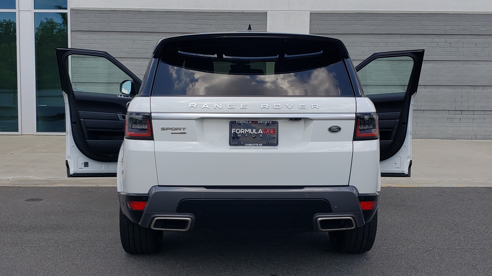 Used 2018 Land Rover RANGE ROVER SPORT HSE / 3.0L SC V6 / 4X4 / NAV / SUNROOF / LANE ASST / REARVIEW for sale Sold at Formula Imports in Charlotte NC 28227 31