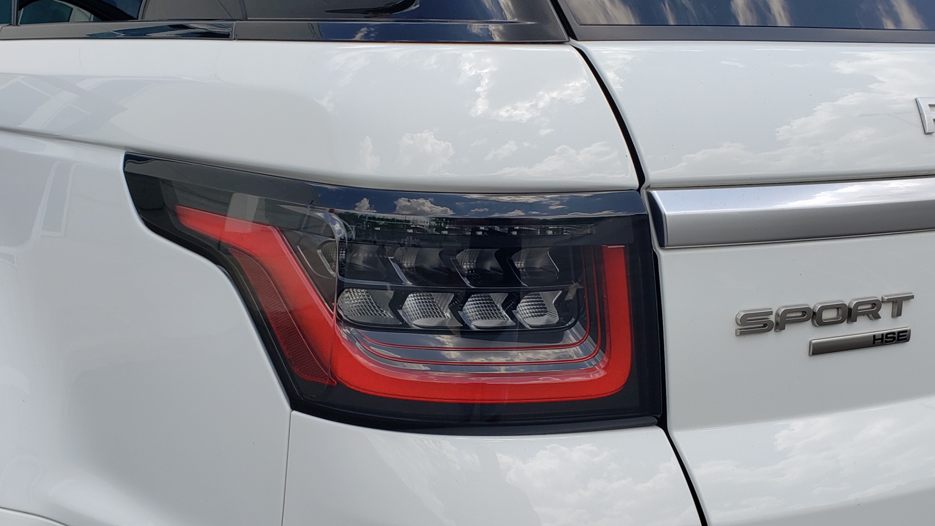 Used 2018 Land Rover RANGE ROVER SPORT HSE / 3.0L SC V6 / 4X4 / NAV / SUNROOF / LANE ASST / REARVIEW for sale Sold at Formula Imports in Charlotte NC 28227 32