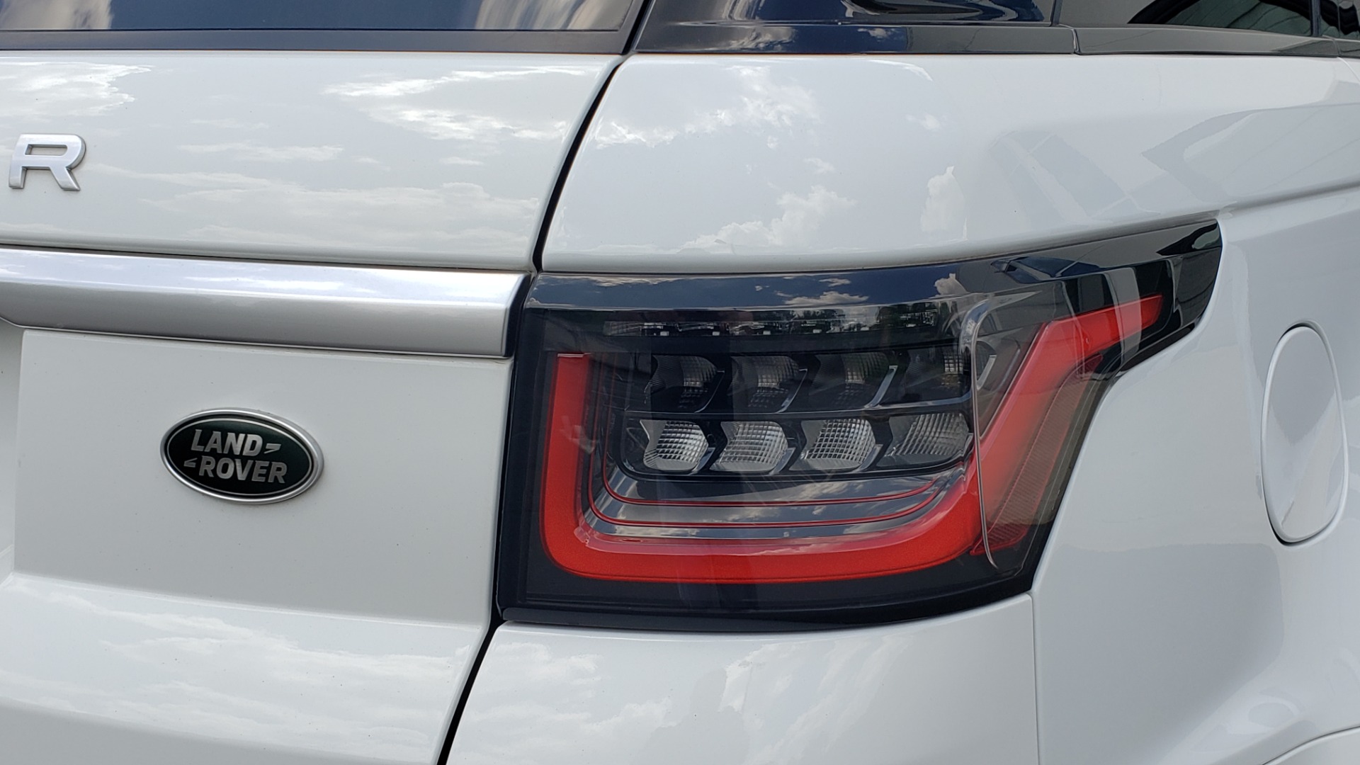 Used 2018 Land Rover RANGE ROVER SPORT HSE / 3.0L SC V6 / 4X4 / NAV / SUNROOF / LANE ASST / REARVIEW for sale Sold at Formula Imports in Charlotte NC 28227 33
