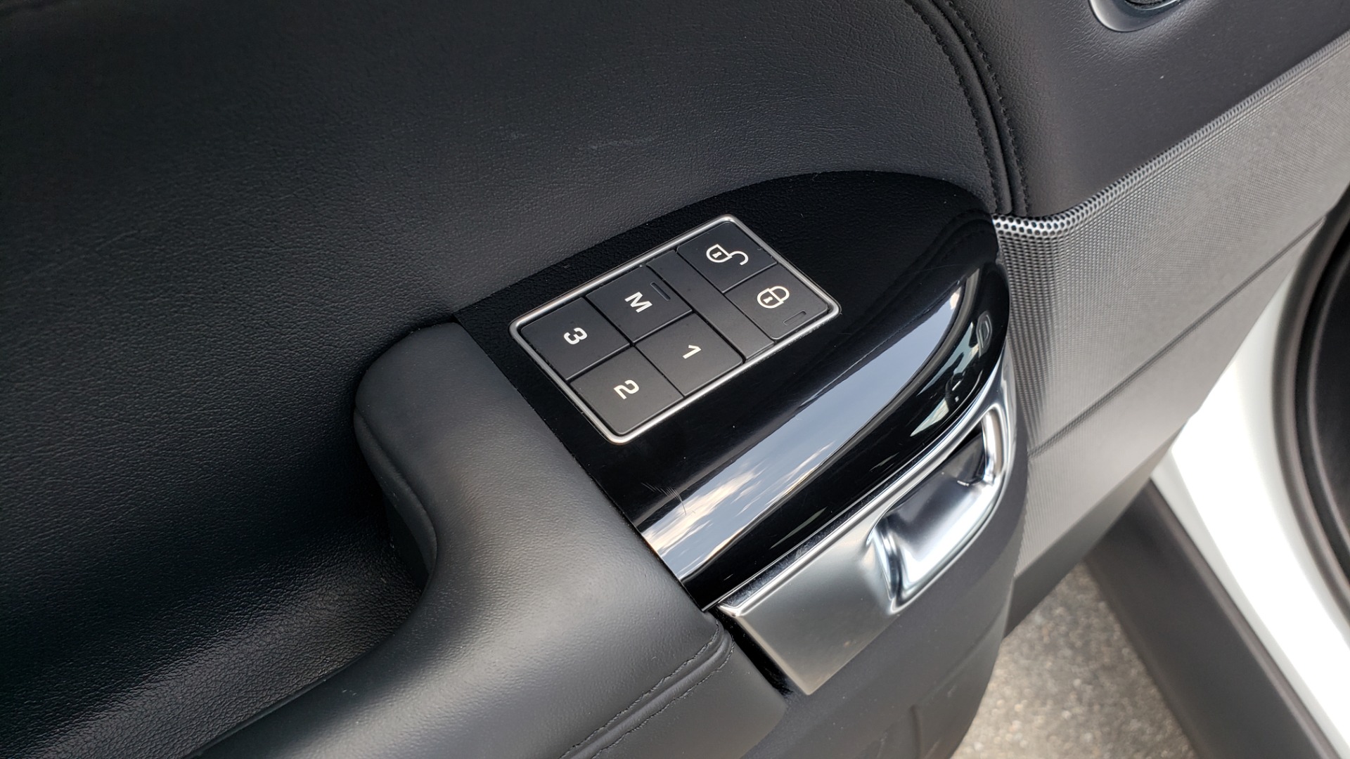 Used 2018 Land Rover RANGE ROVER SPORT HSE / 3.0L SC V6 / 4X4 / NAV / SUNROOF / LANE ASST / REARVIEW for sale Sold at Formula Imports in Charlotte NC 28227 36