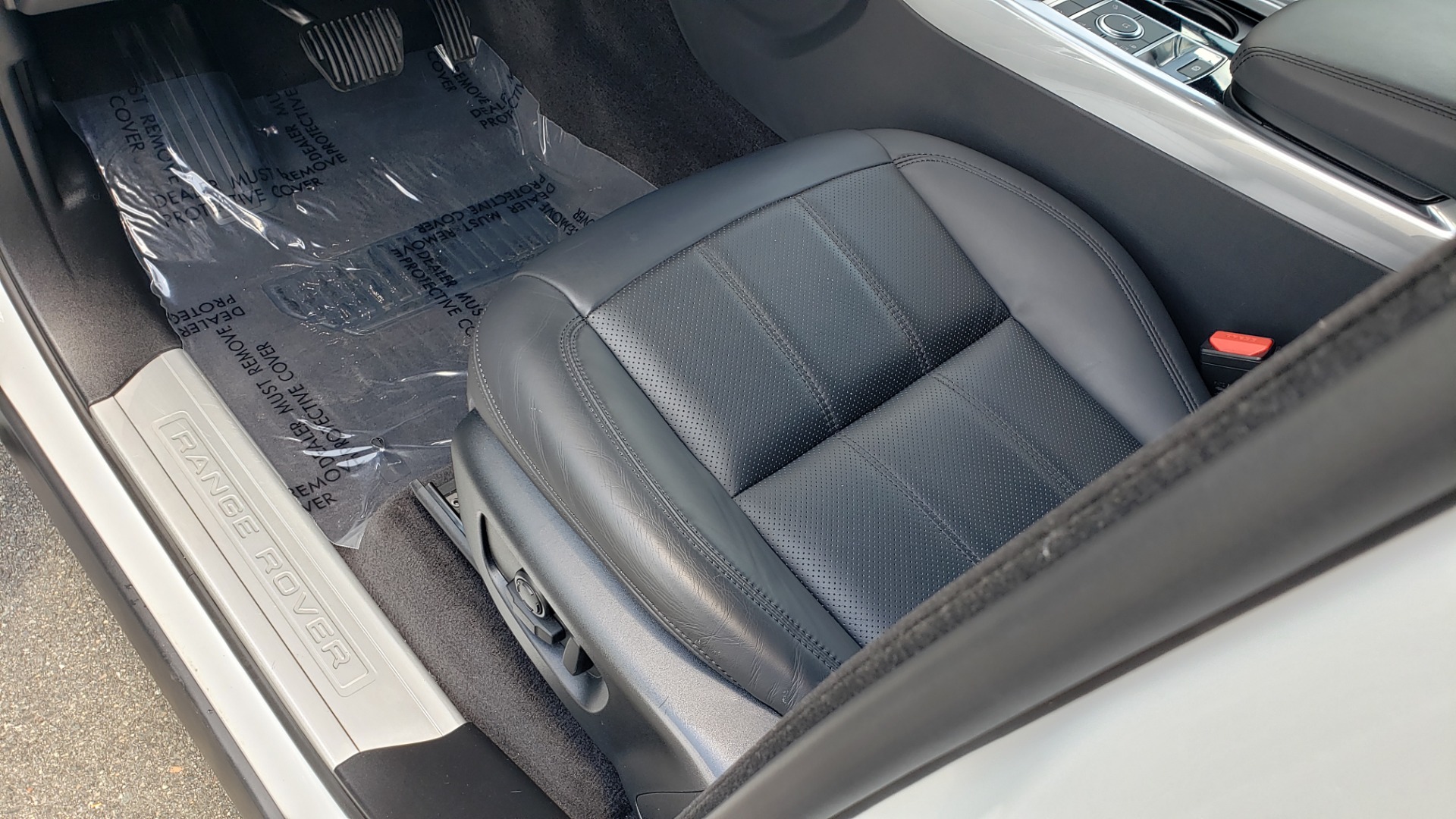 Used 2018 Land Rover RANGE ROVER SPORT HSE / 3.0L SC V6 / 4X4 / NAV / SUNROOF / LANE ASST / REARVIEW for sale Sold at Formula Imports in Charlotte NC 28227 38