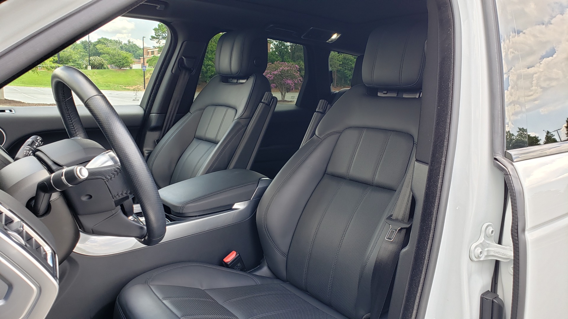 Used 2018 Land Rover RANGE ROVER SPORT HSE / 3.0L SC V6 / 4X4 / NAV / SUNROOF / LANE ASST / REARVIEW for sale Sold at Formula Imports in Charlotte NC 28227 40