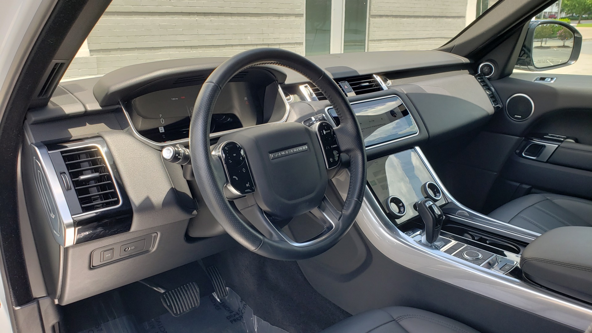 Used 2018 Land Rover RANGE ROVER SPORT HSE / 3.0L SC V6 / 4X4 / NAV / SUNROOF / LANE ASST / REARVIEW for sale Sold at Formula Imports in Charlotte NC 28227 42