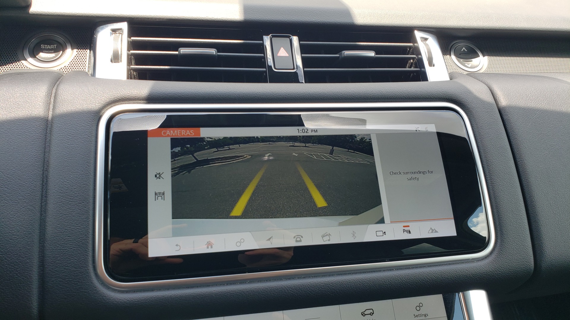 Used 2018 Land Rover RANGE ROVER SPORT HSE / 3.0L SC V6 / 4X4 / NAV / SUNROOF / LANE ASST / REARVIEW for sale Sold at Formula Imports in Charlotte NC 28227 52