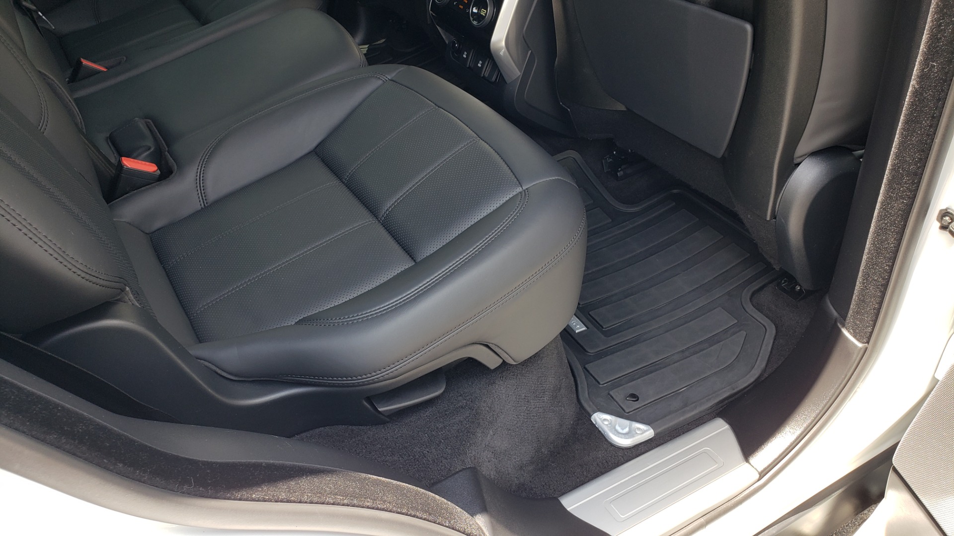 Used 2018 Land Rover RANGE ROVER SPORT HSE / 3.0L SC V6 / 4X4 / NAV / SUNROOF / LANE ASST / REARVIEW for sale Sold at Formula Imports in Charlotte NC 28227 76
