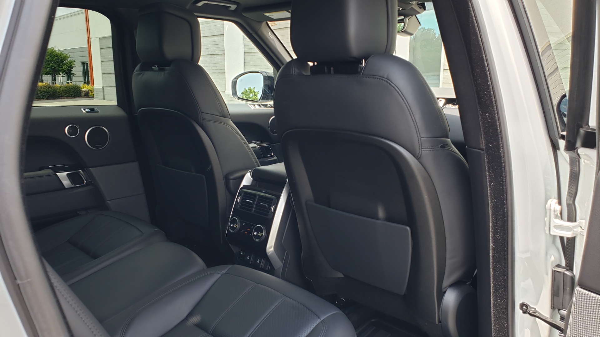 Used 2018 Land Rover RANGE ROVER SPORT HSE / 3.0L SC V6 / 4X4 / NAV / SUNROOF / LANE ASST / REARVIEW for sale Sold at Formula Imports in Charlotte NC 28227 79