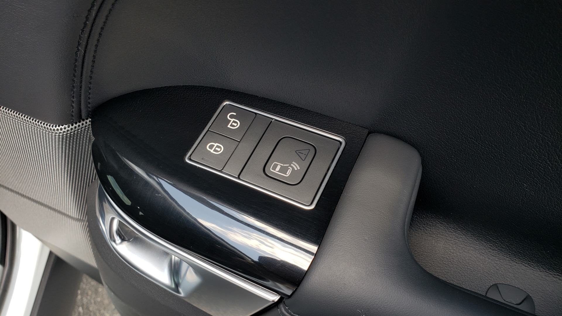 Used 2018 Land Rover RANGE ROVER SPORT HSE / 3.0L SC V6 / 4X4 / NAV / SUNROOF / LANE ASST / REARVIEW for sale Sold at Formula Imports in Charlotte NC 28227 84