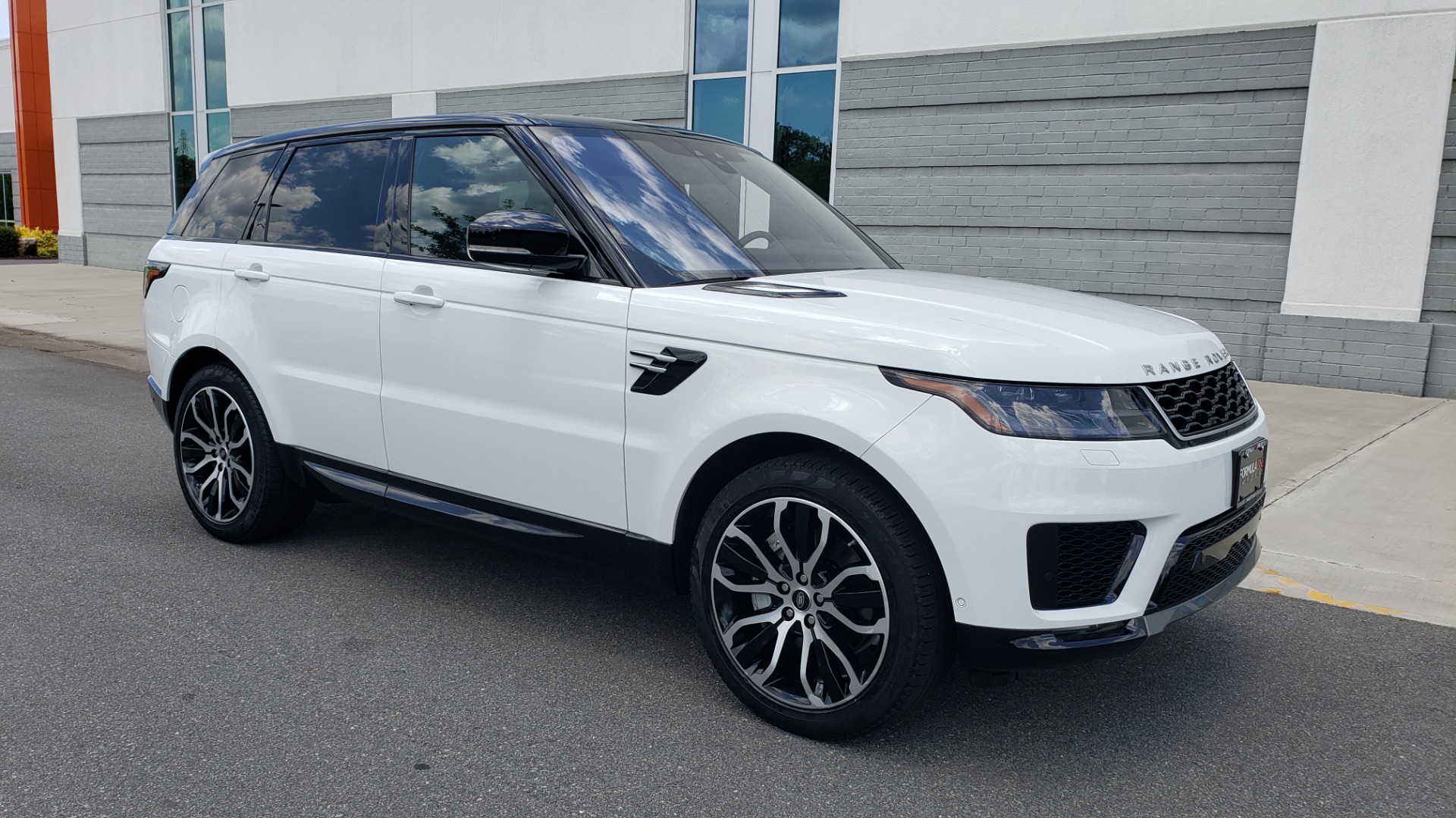 Used 2018 Land Rover RANGE ROVER SPORT HSE / 3.0L SC V6 / 4X4 / NAV / SUNROOF / LANE ASST / REARVIEW for sale Sold at Formula Imports in Charlotte NC 28227 9